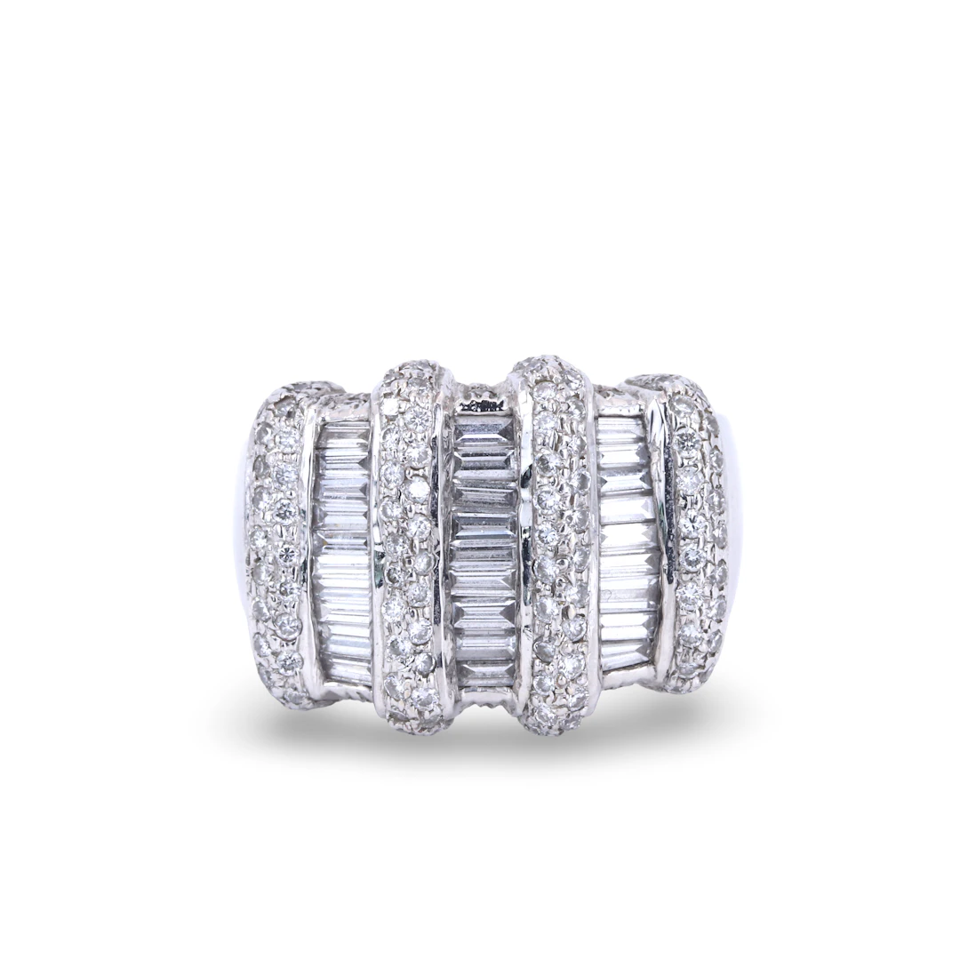 HEAVY 18CT GOLD DIAMOND RING.