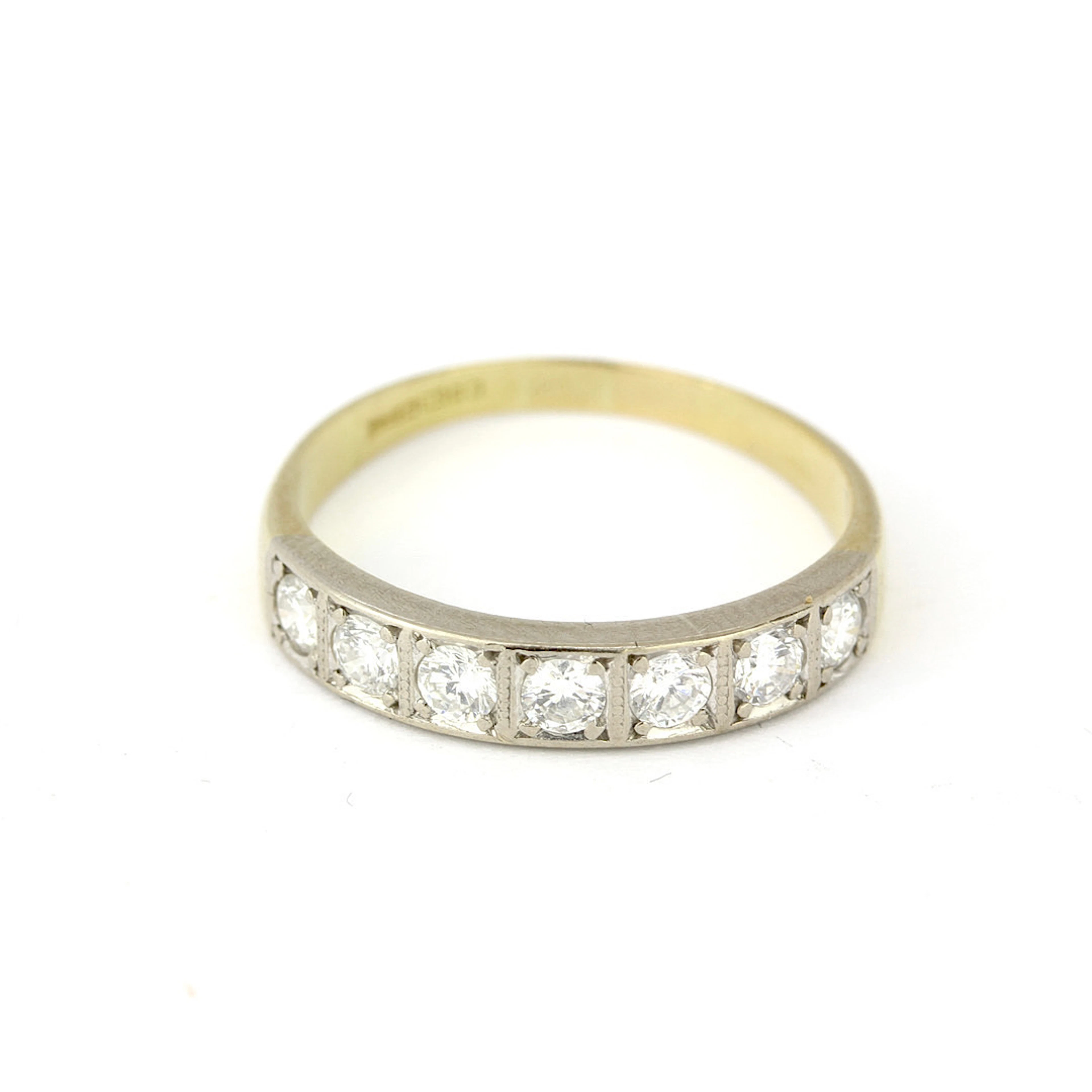 18CT DIAMOND HALF ETERNITY RING.