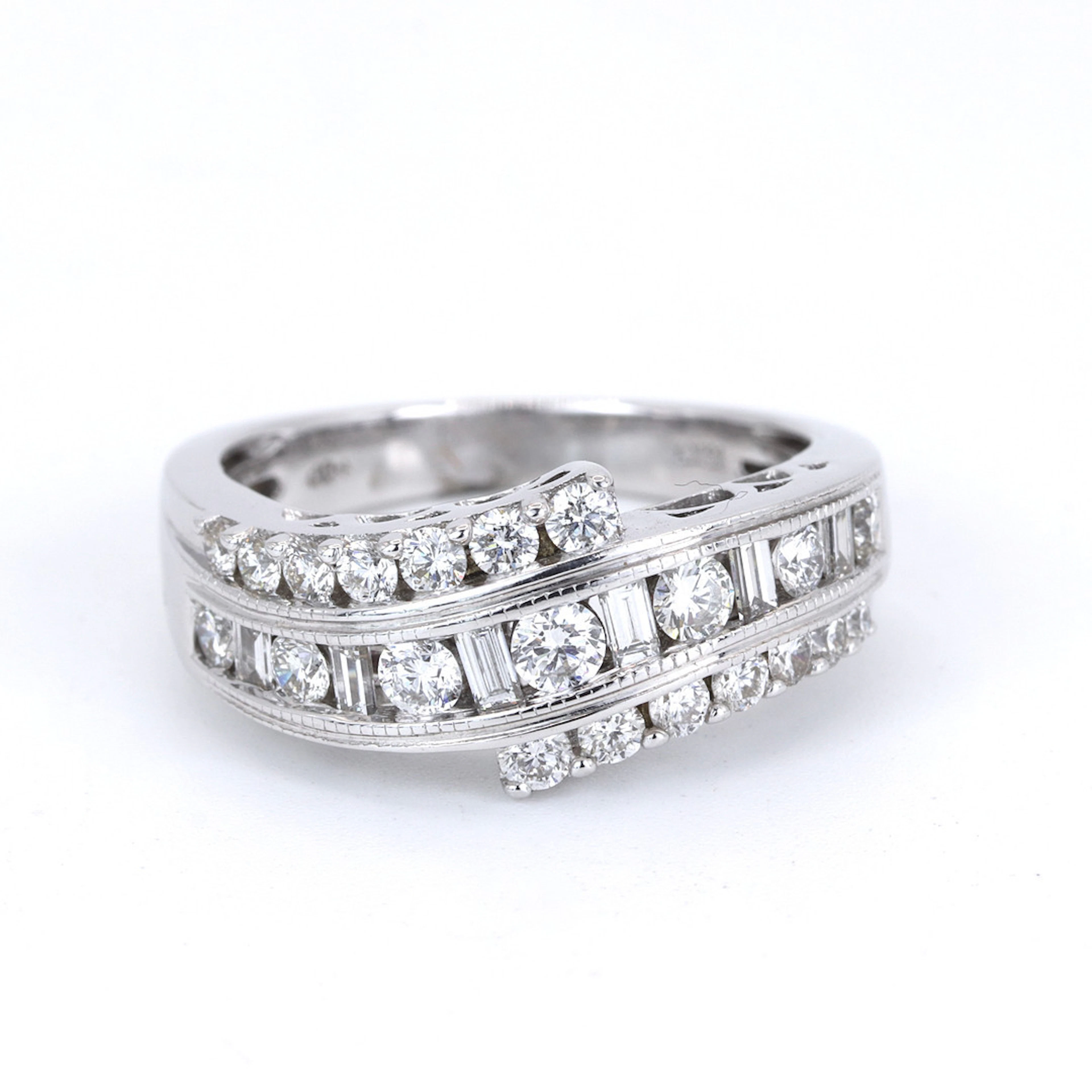 18CT GOLD 1CT DIAMOND RING.