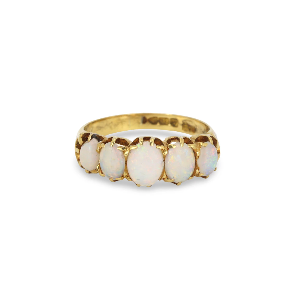 18CT GOLD OPAL RING.
