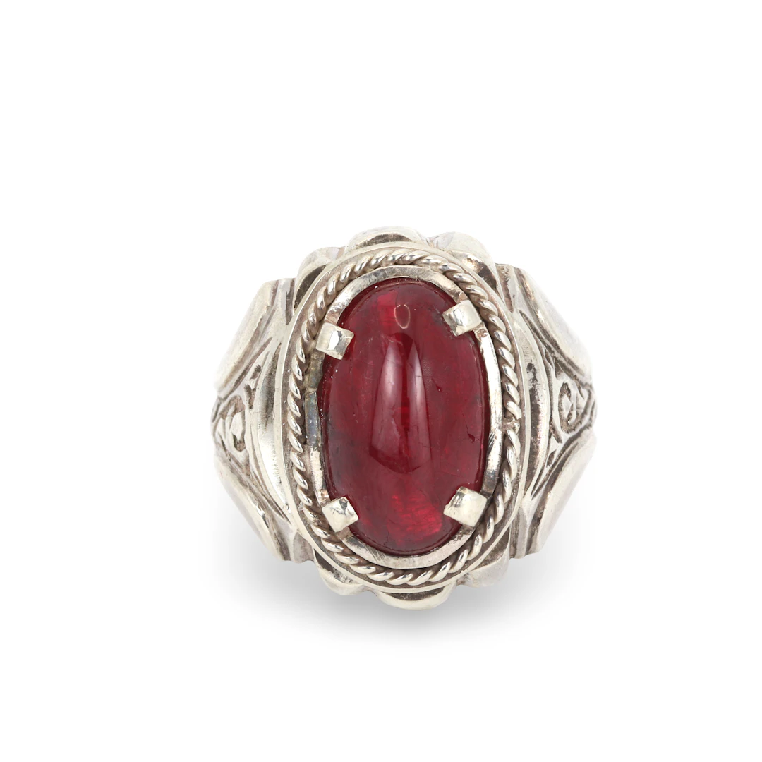 HEAVY SILVER SPINEL RING.