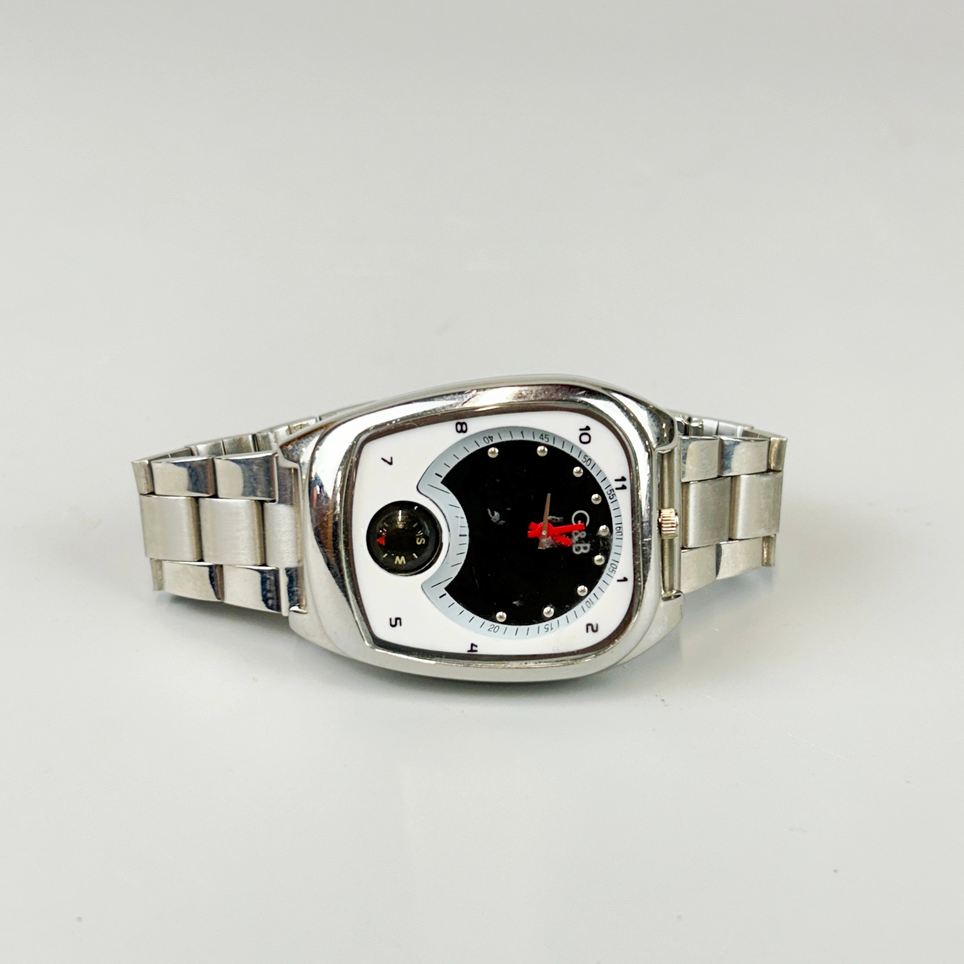 G & B WRISTWATCH.