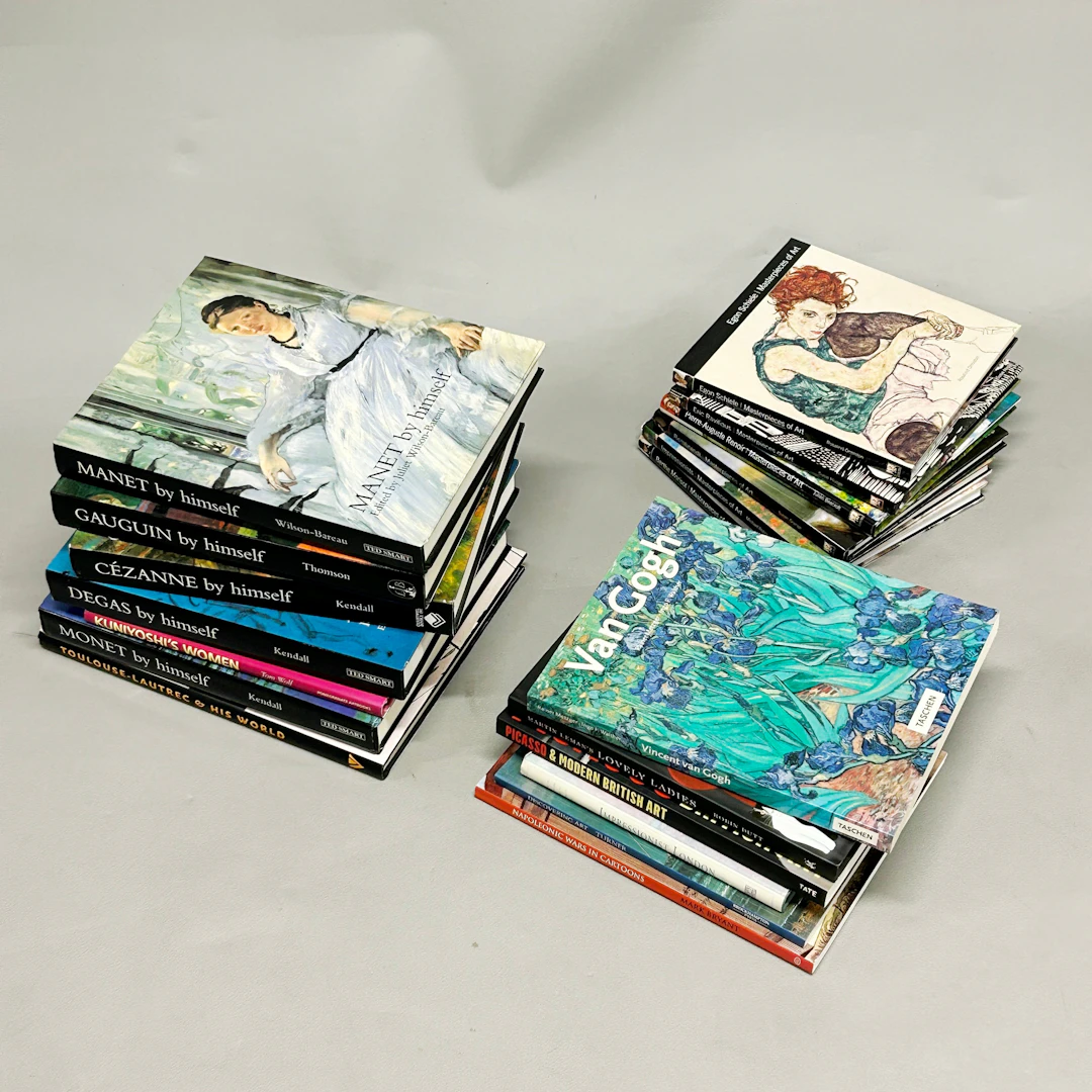 HARDBACK ARTIST REFERENCE BOOKS.