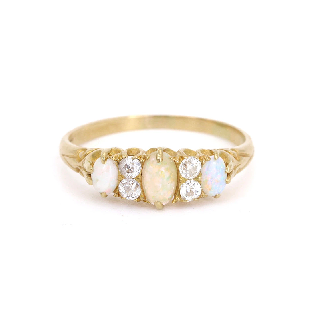 18CT GOLD OPAL AND DIAMOND SET RING.