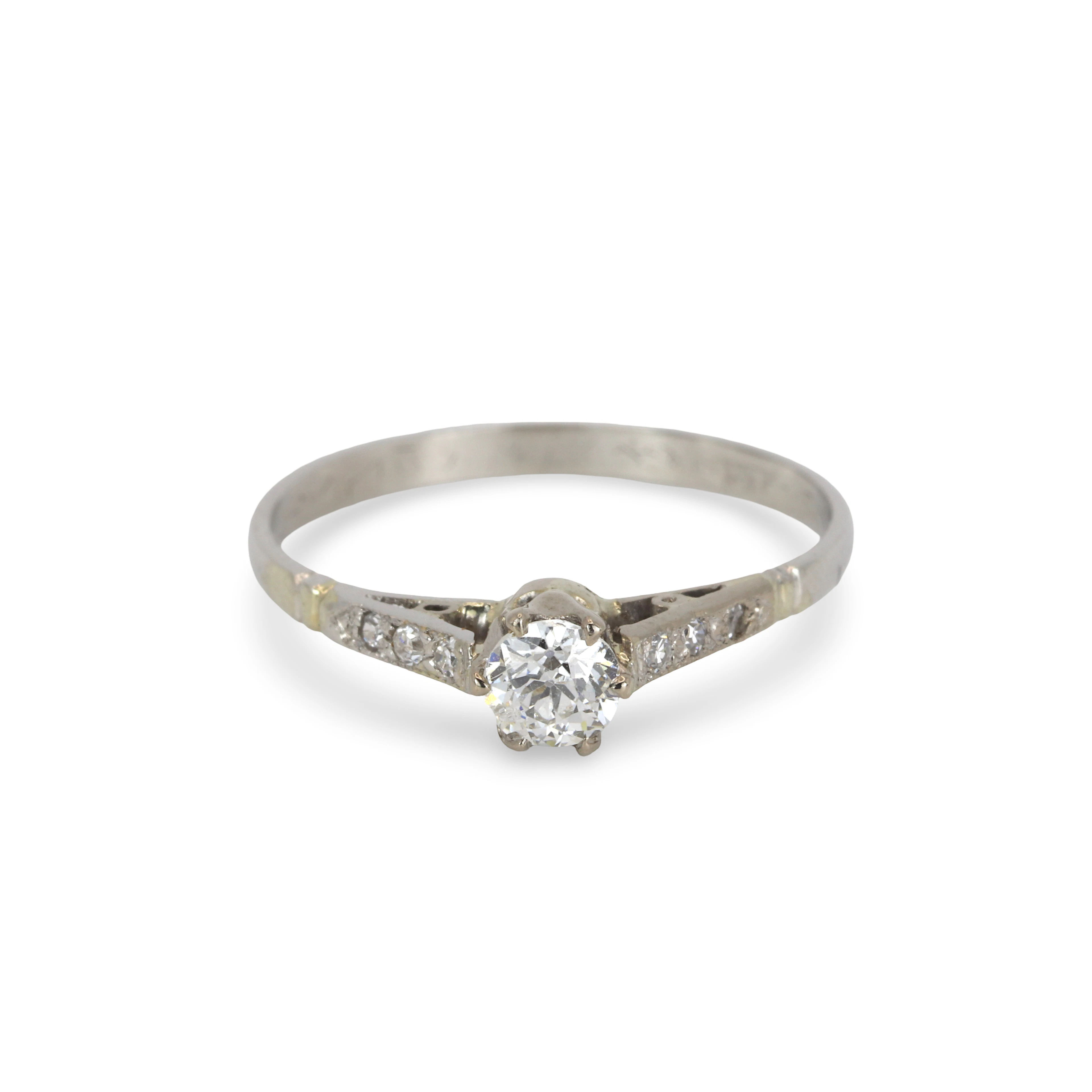18CT GOLD DIAMOND SOLITAIRE RING.