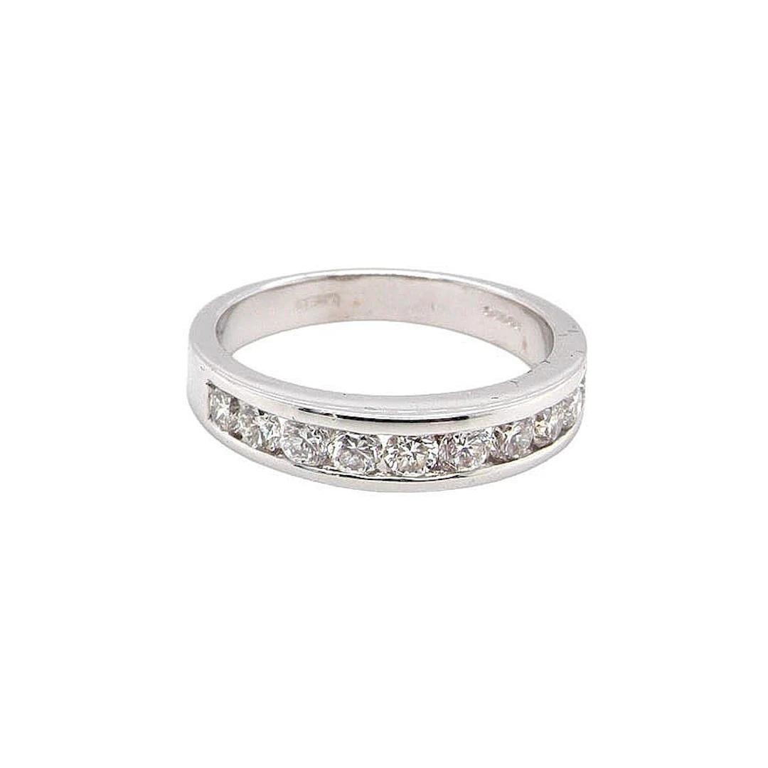 18CT WHITE GOLD HALF ETERNITY RING SET WITH TEN DIAMONDS.