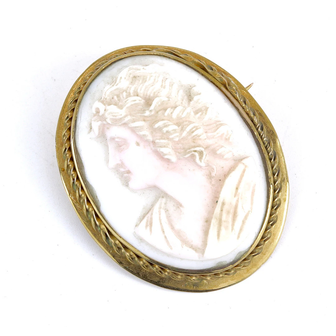 18CT GOLD CAMEO BROOCH.