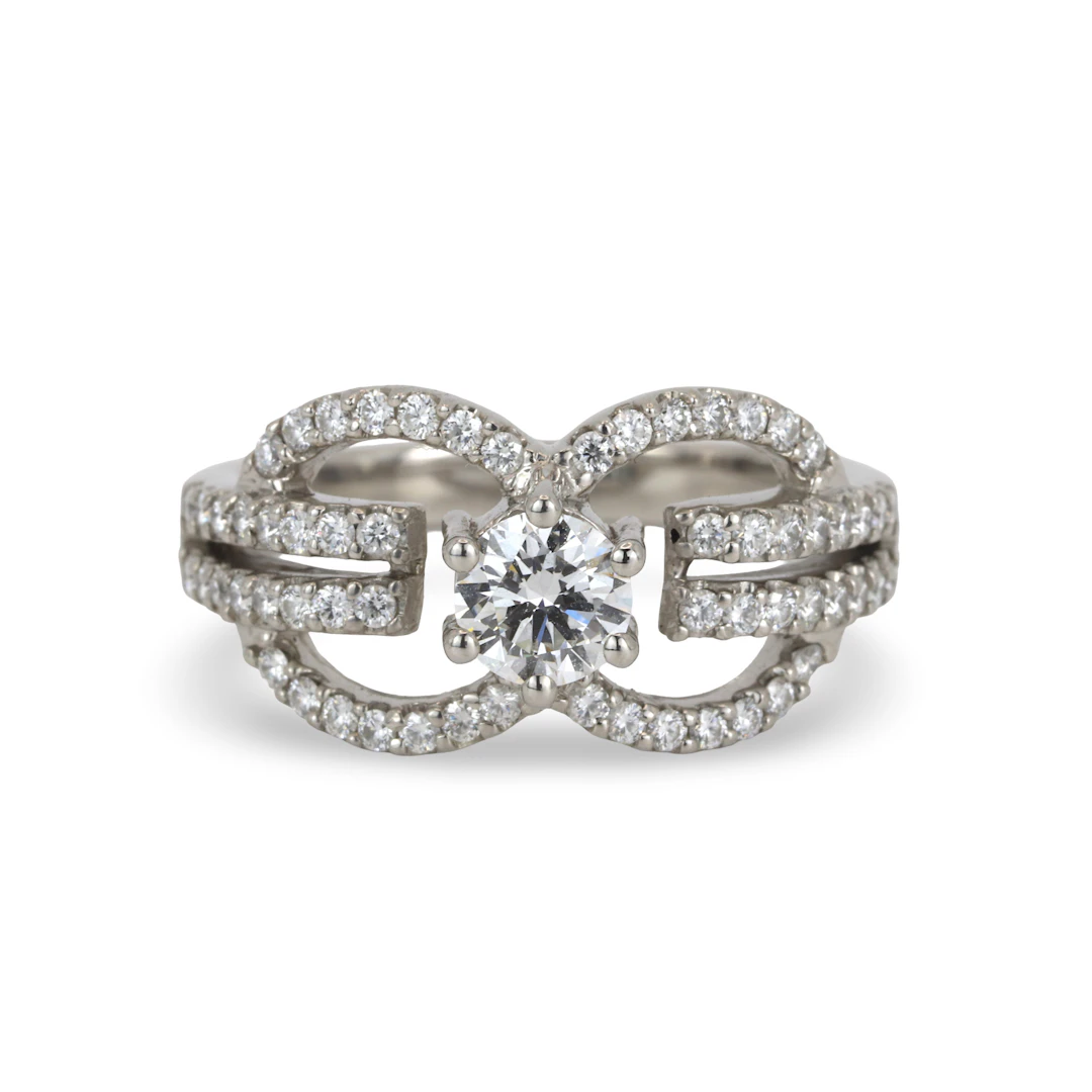 PLATINUM DIAMOND RING.