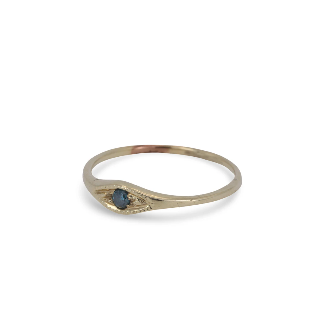 14CT GOLD BLUE DIAMOND RING.