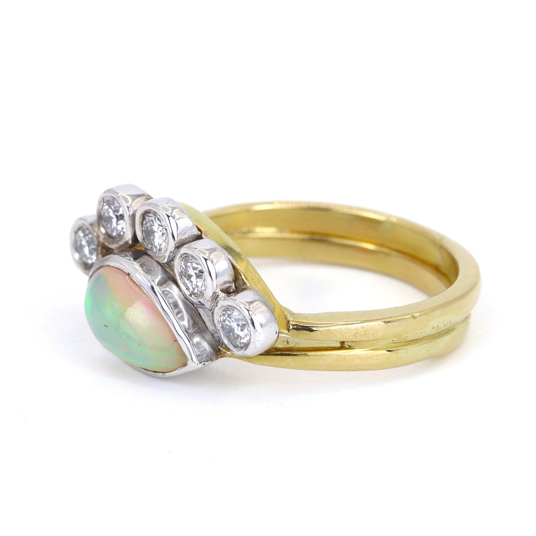 18CT OPAL & DIAMOND RING.