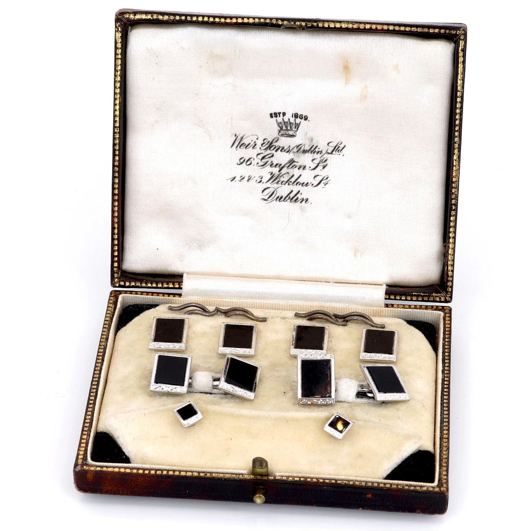 9CT GOLD ONYX CUFFLINKS.