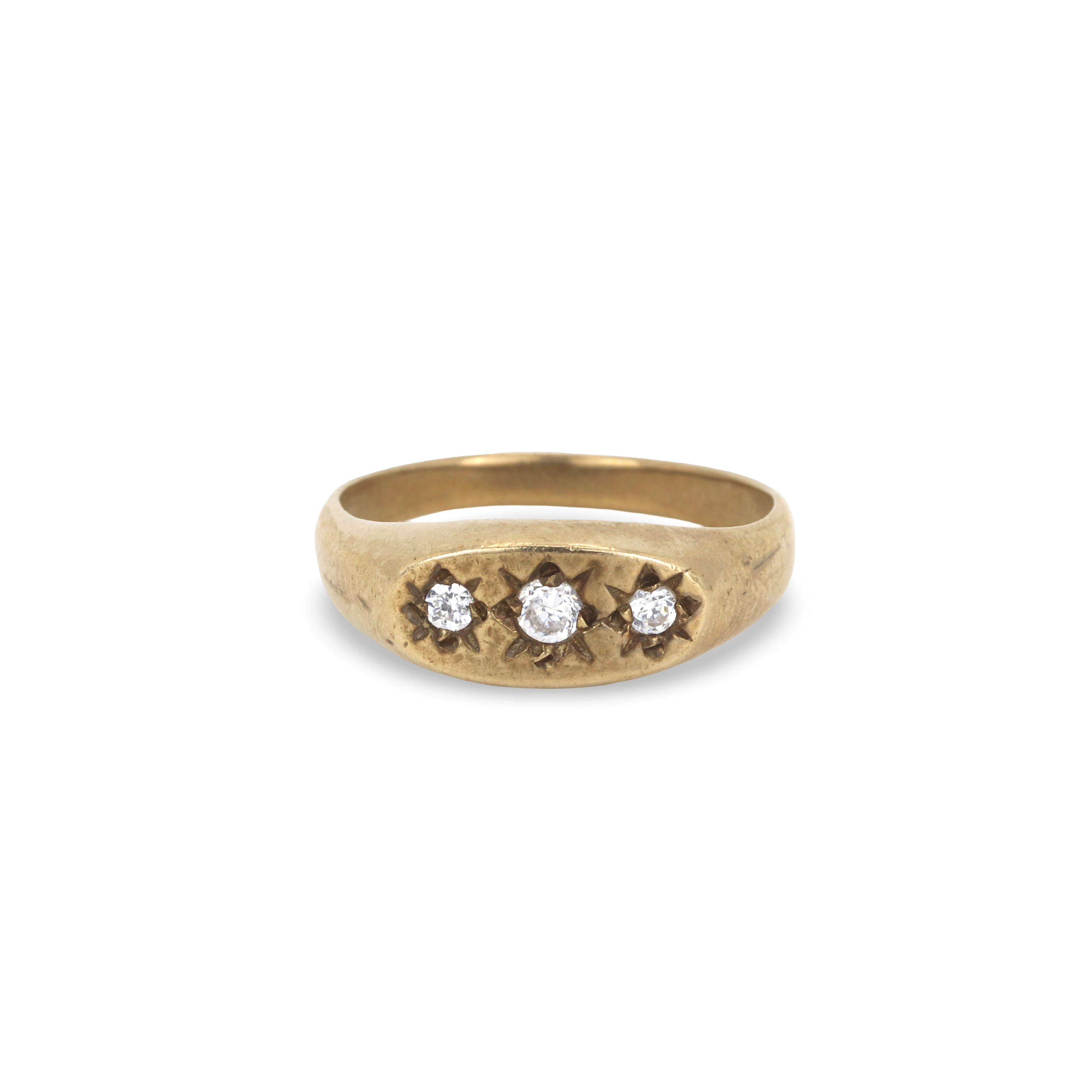 9CT THREE STONE DIAMOND RING.