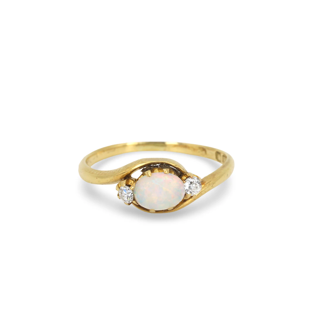 18CT GOLD OPAL & DIAMOND RING.