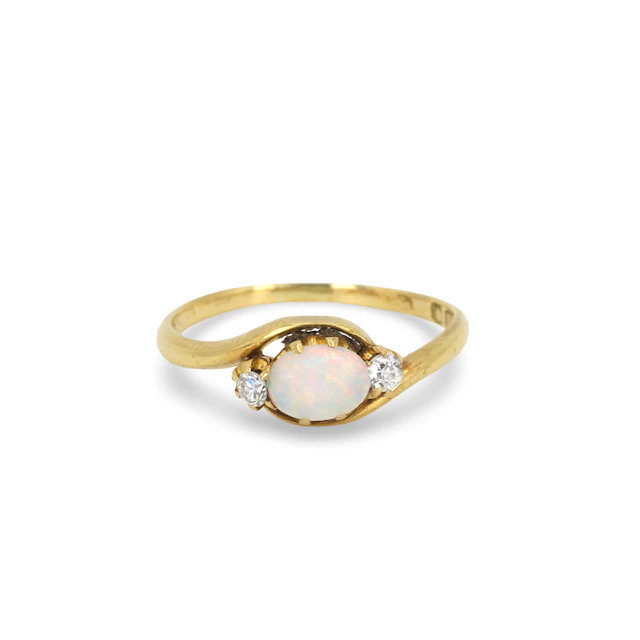 18CT GOLD OPAL & DIAMOND RING.