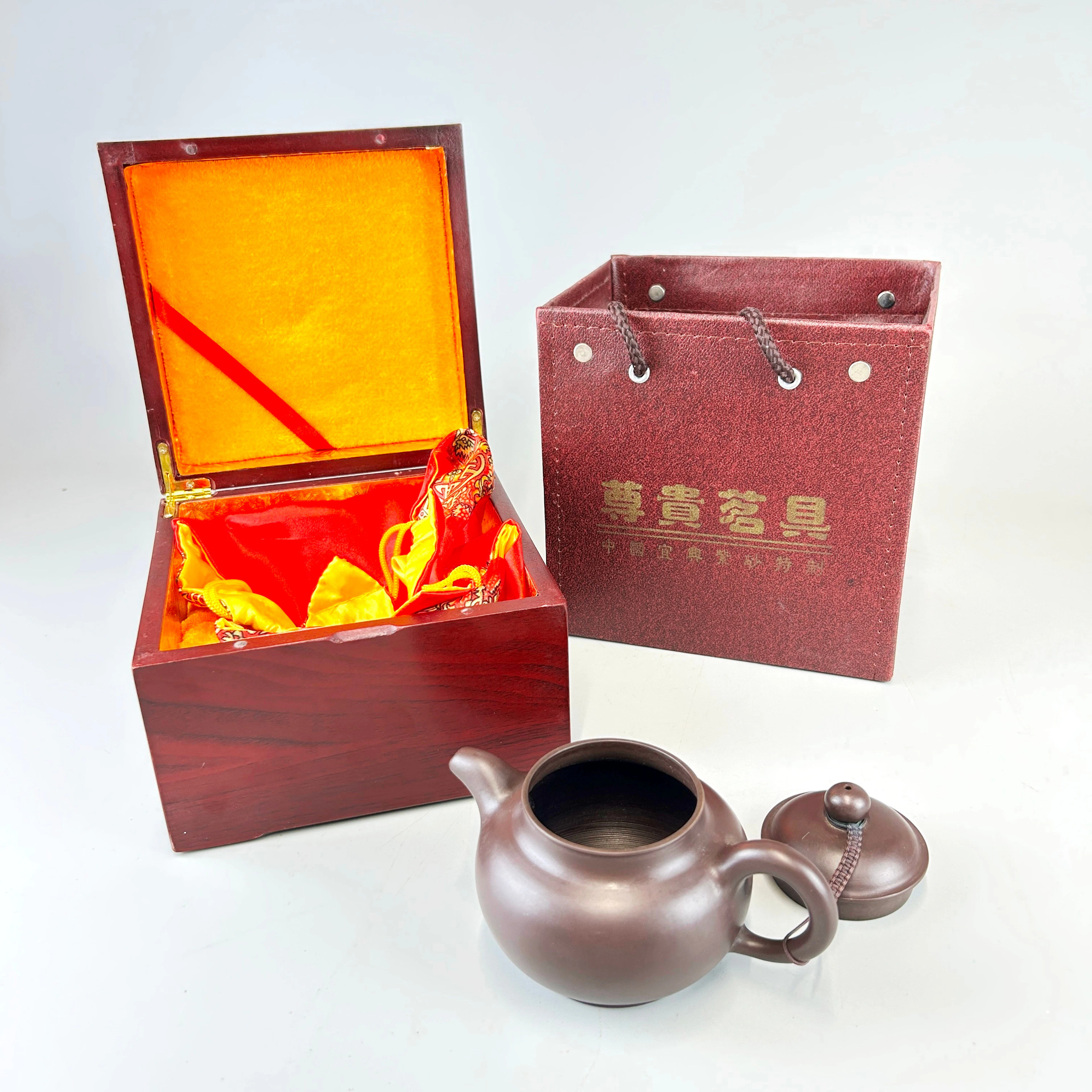 CHINESE YIXING TEAPOT.