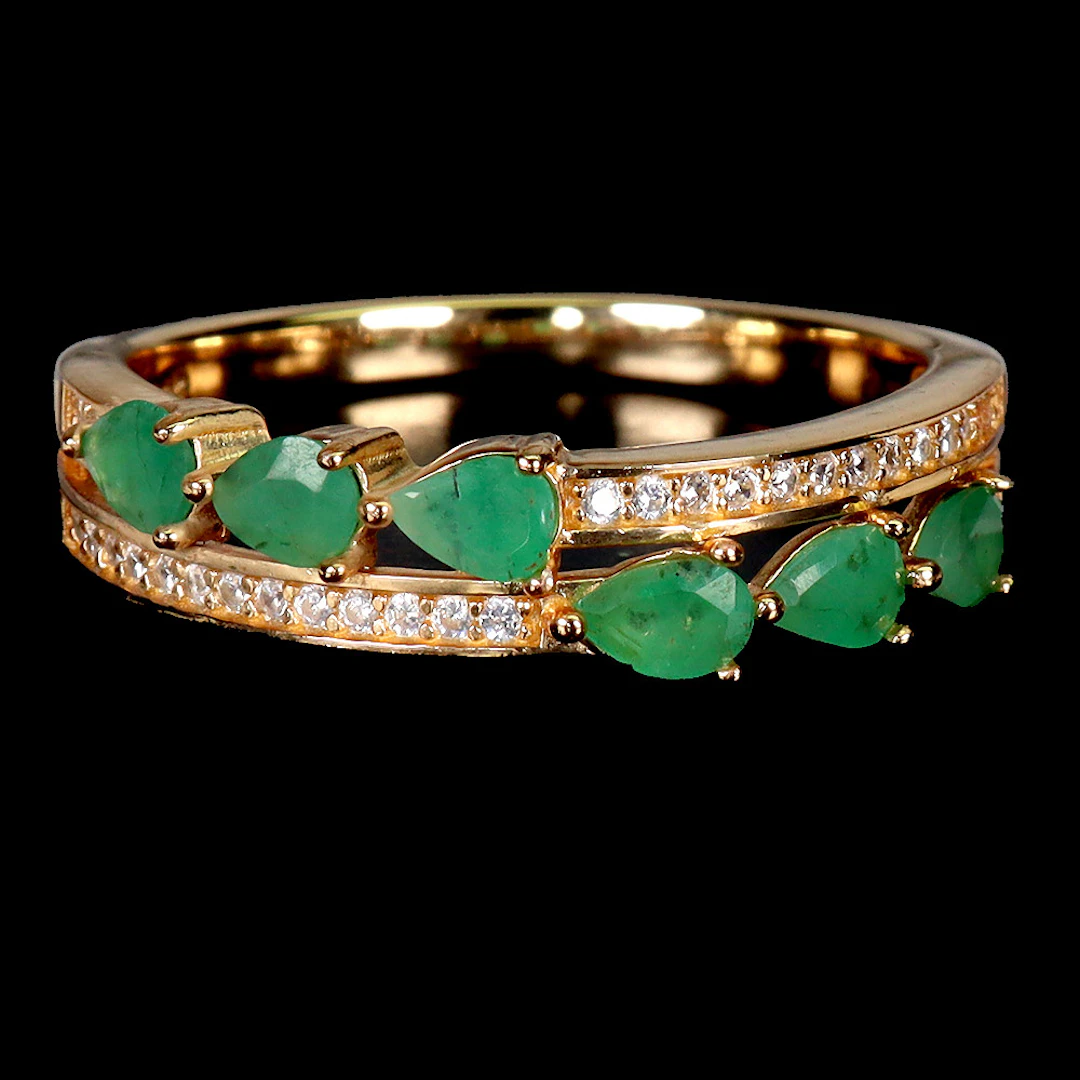 EMERALD SILVER GILT RING.
