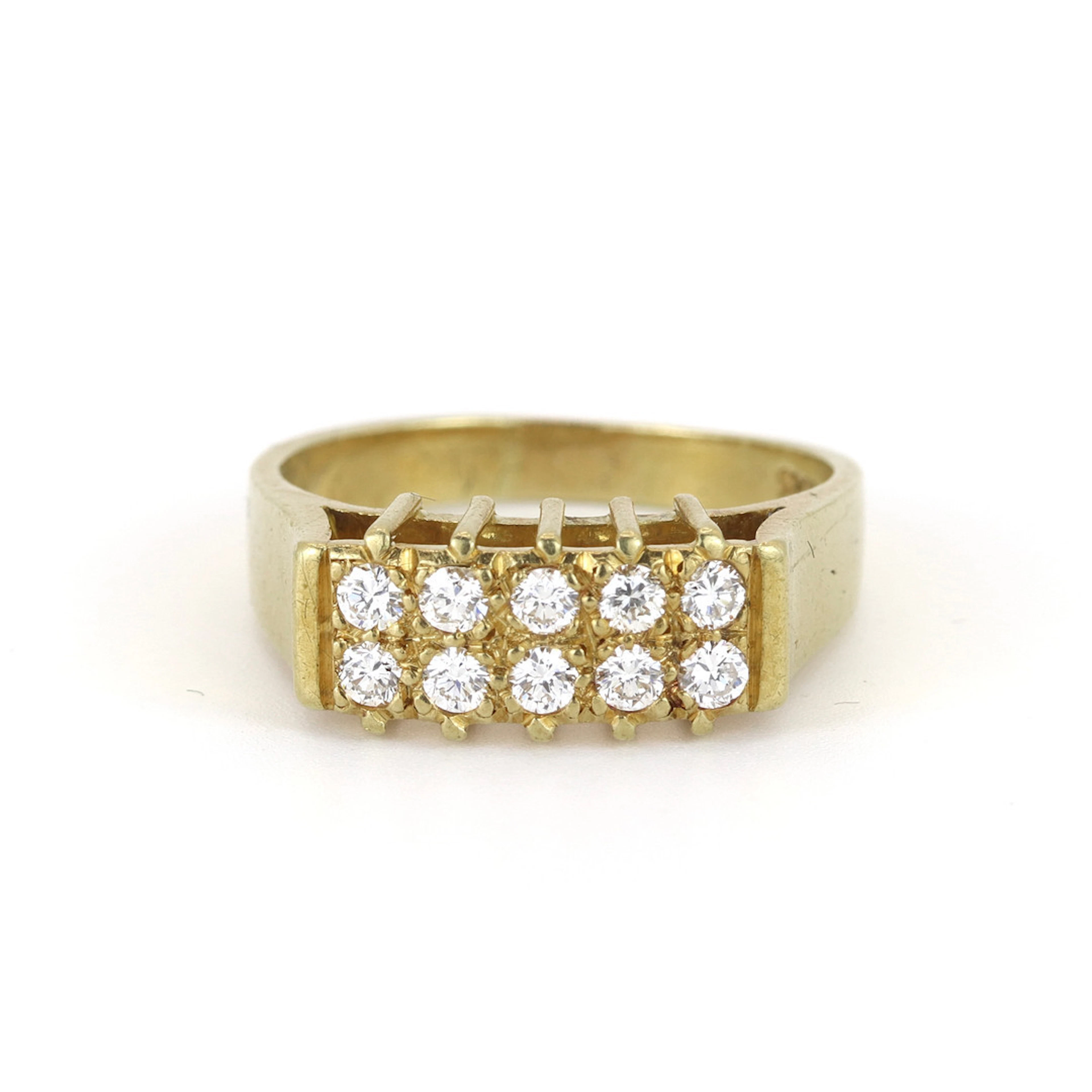 18Ct GOLD DIAMOND RING.