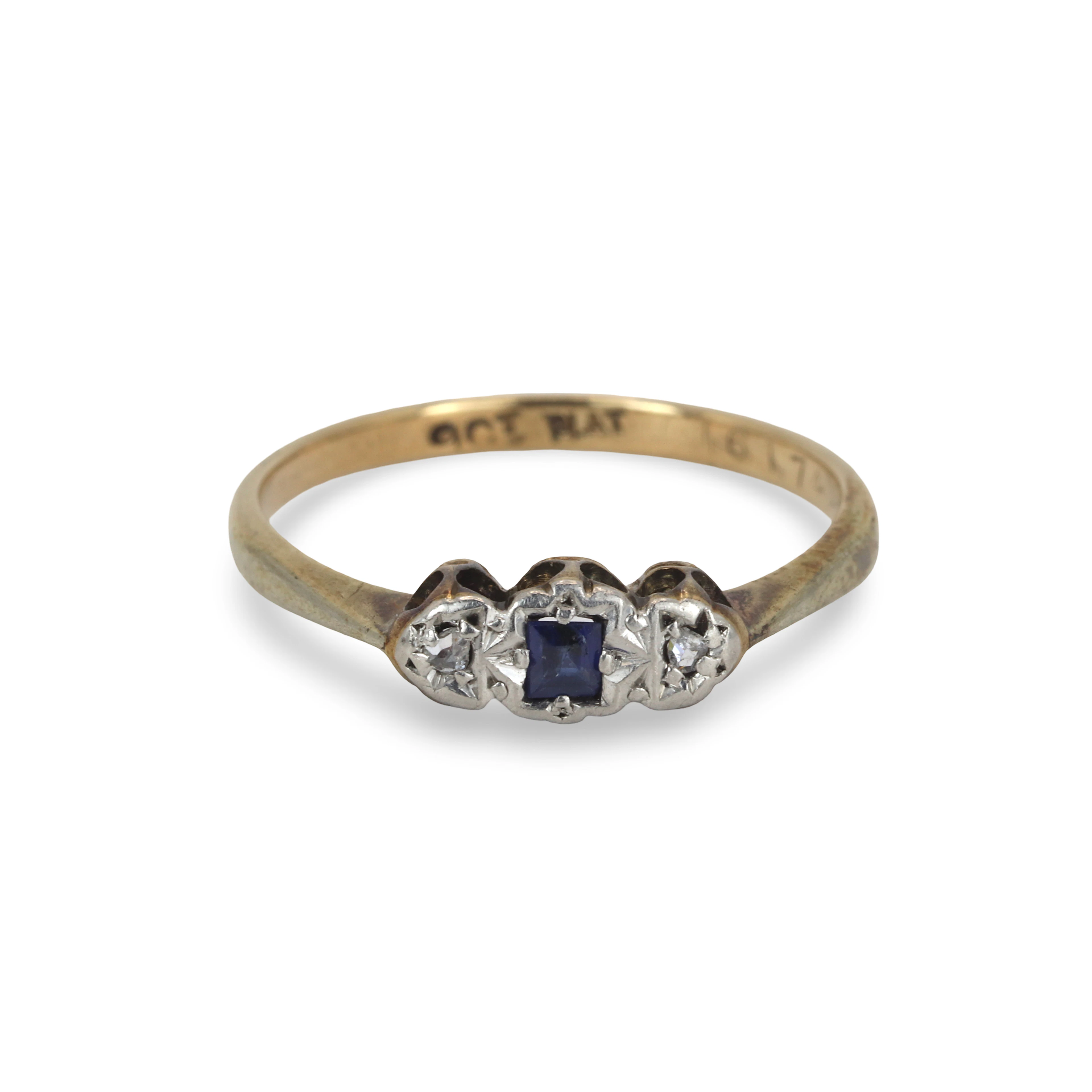 9CT GOLD SAPPHIRE & DIAMOND RING.
