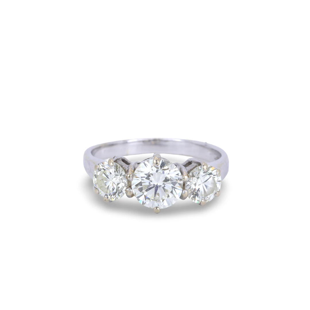 2 CT THREE DIAMOND RING.