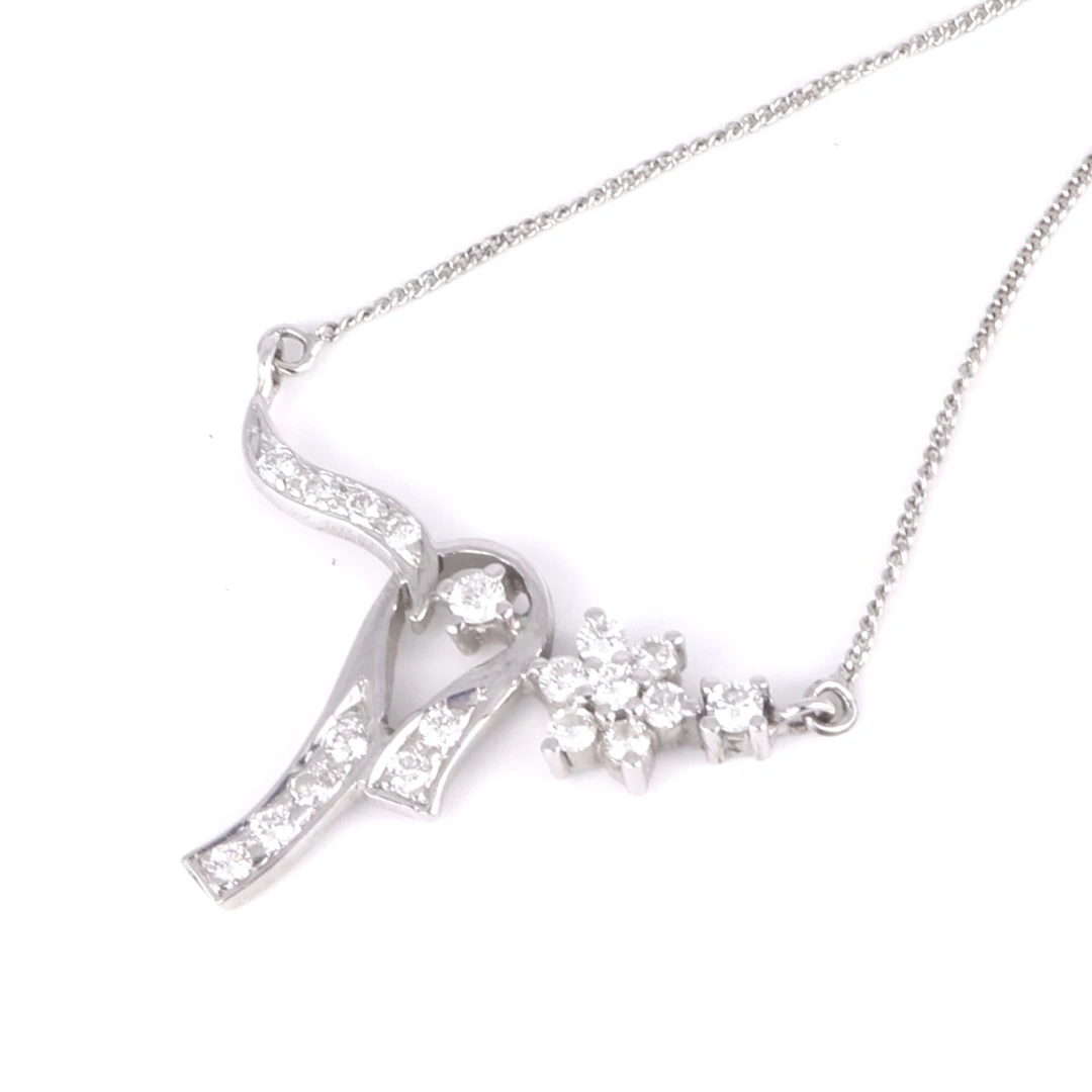 18CT GOLD DIAMOND NECKLACE.