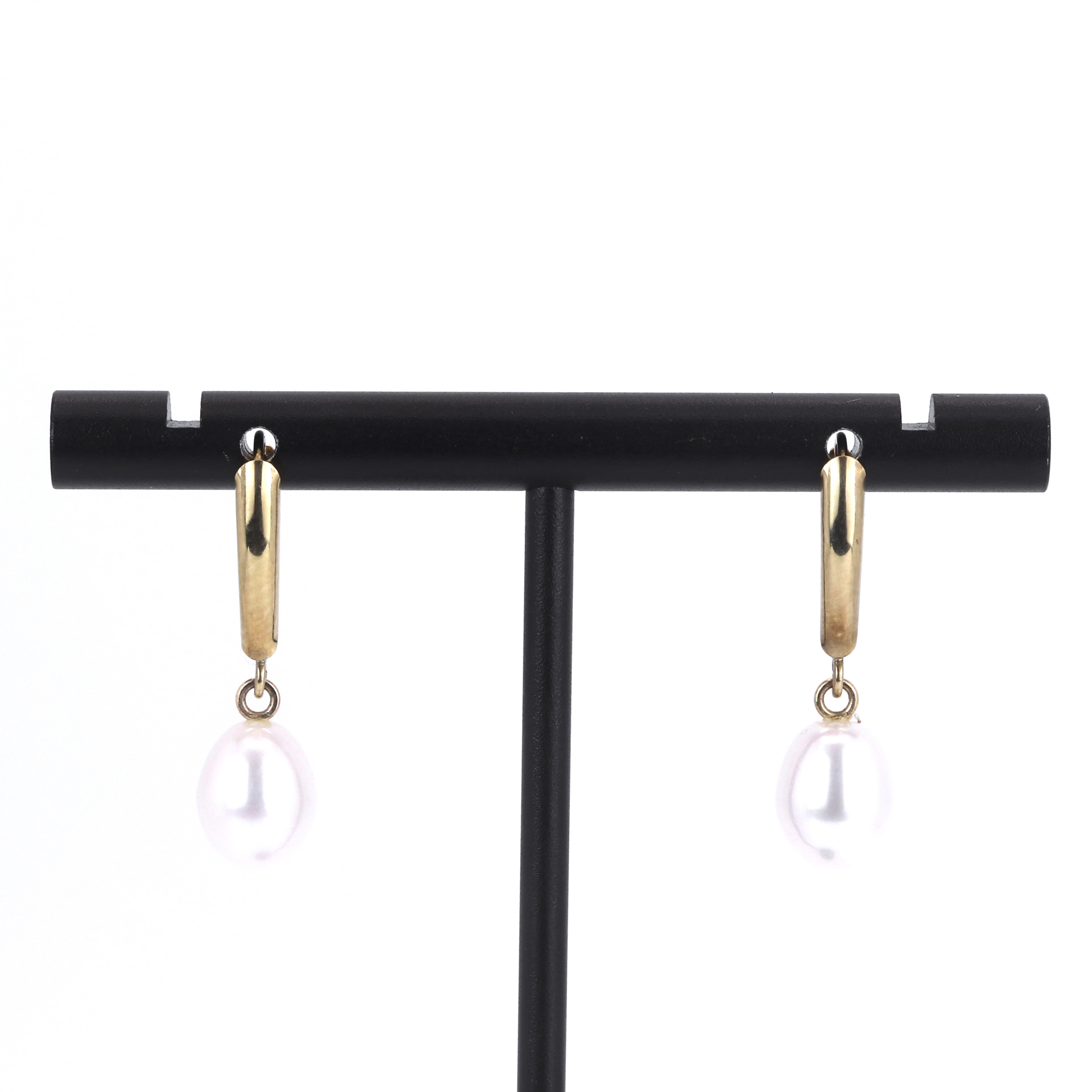 14CT GOLD PEARL EARRINGS.