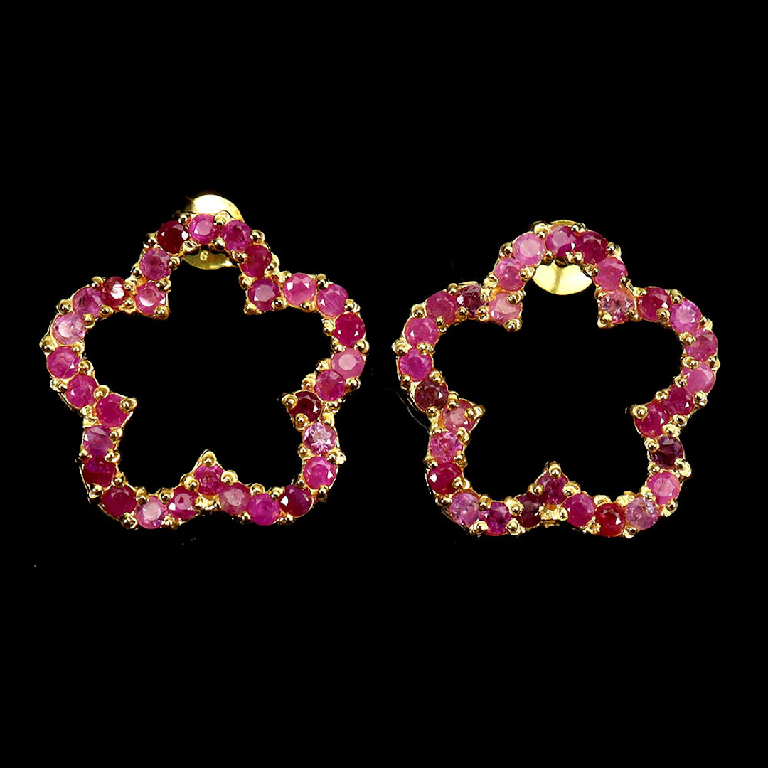 RUBY SILVER FLOWER EARRINGS.
