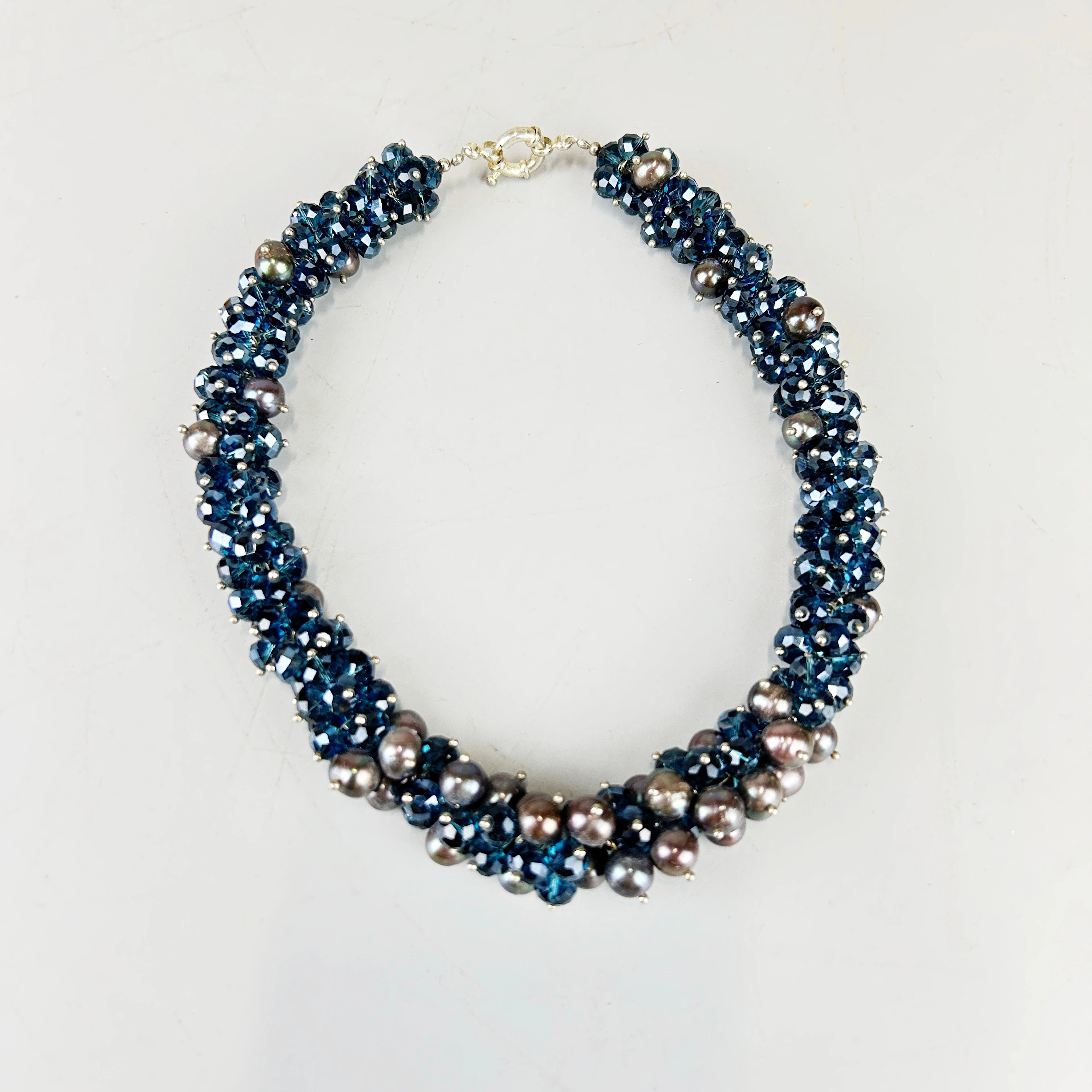 BLACK PEARL BEADED NECKLACE.