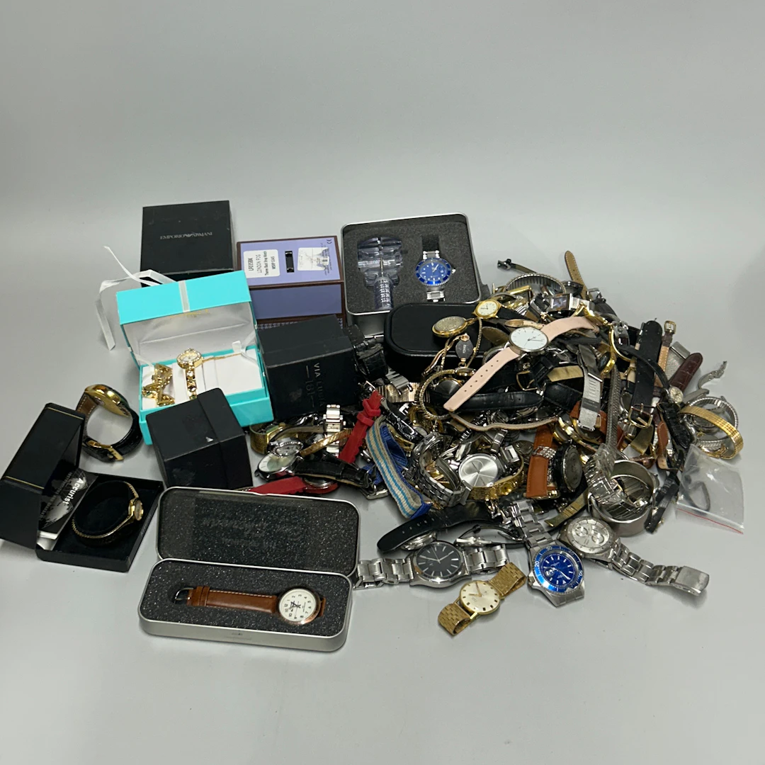 LARGE QTY MIXED WATCHES.