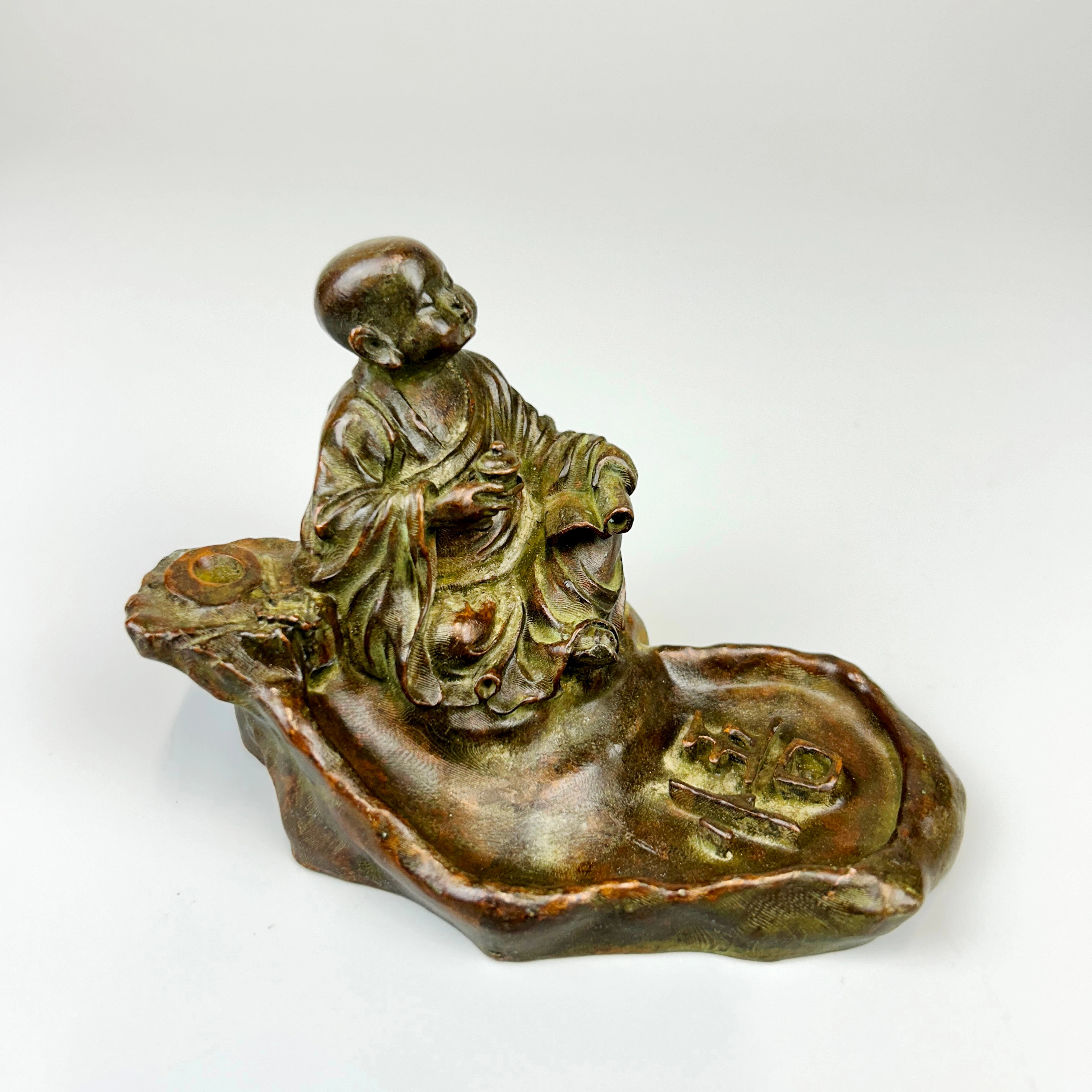 CHINESE BRONZE INCENSE HOLDER.