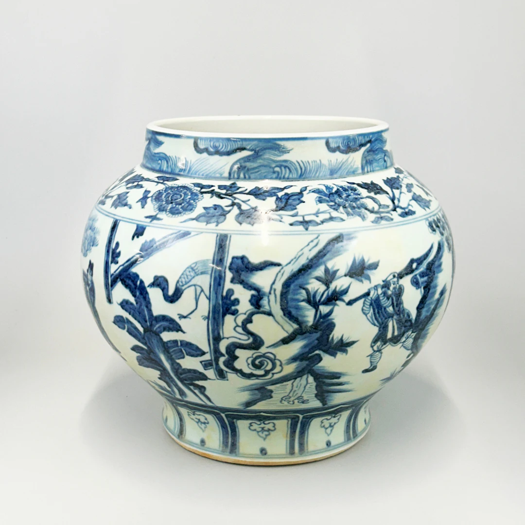 LARGE CHINESE PORCELAIN BOWL.