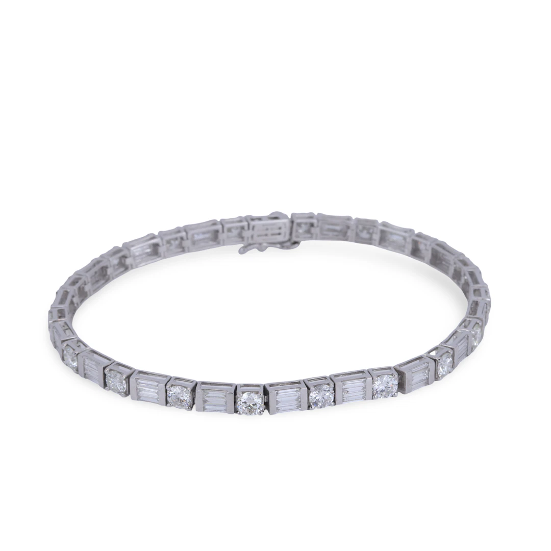 18CT GOLD (6.8CT) DIAMOND BRACELET.