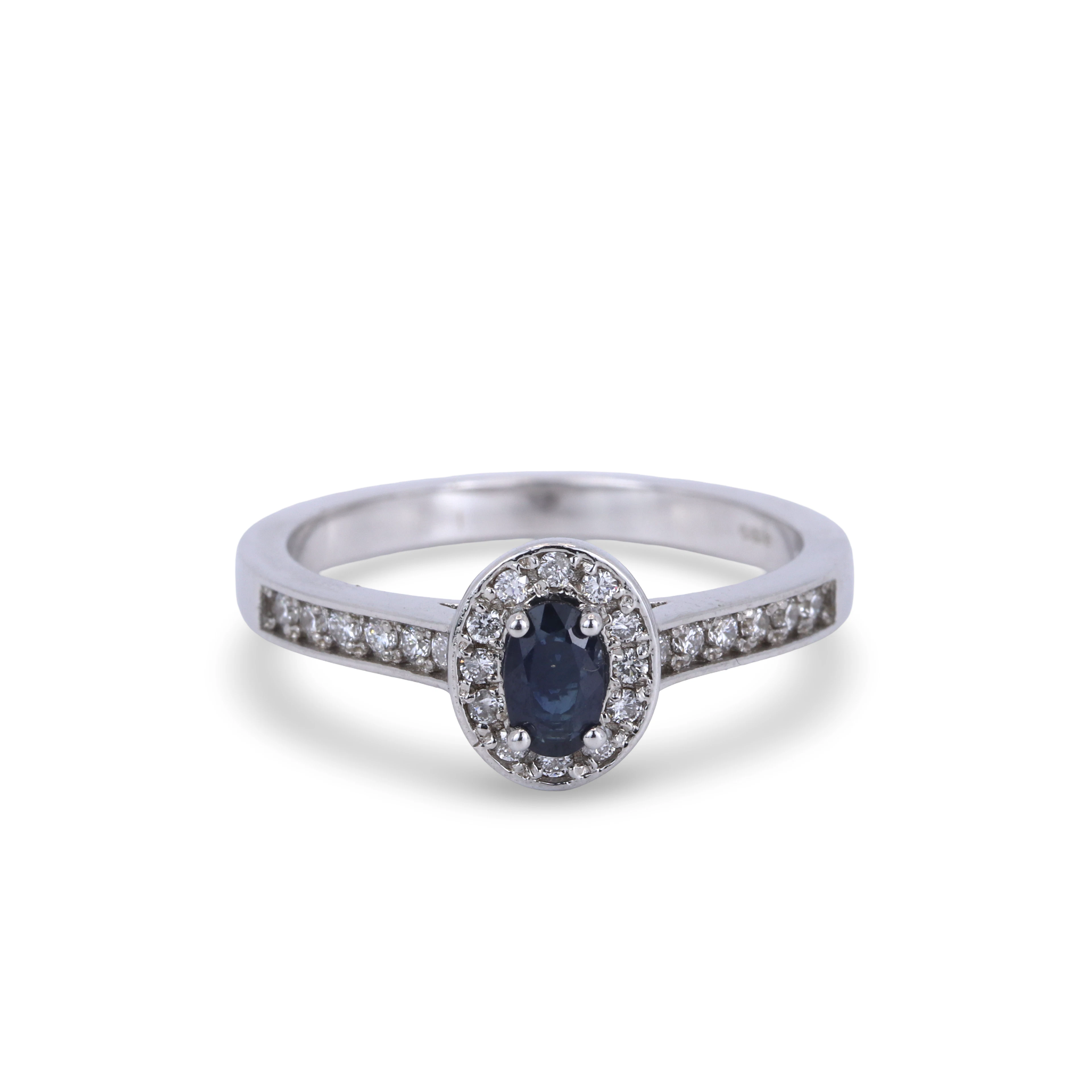 18CT GOLD SAPPHIRE & DIAMOND CLUSTER RING.
