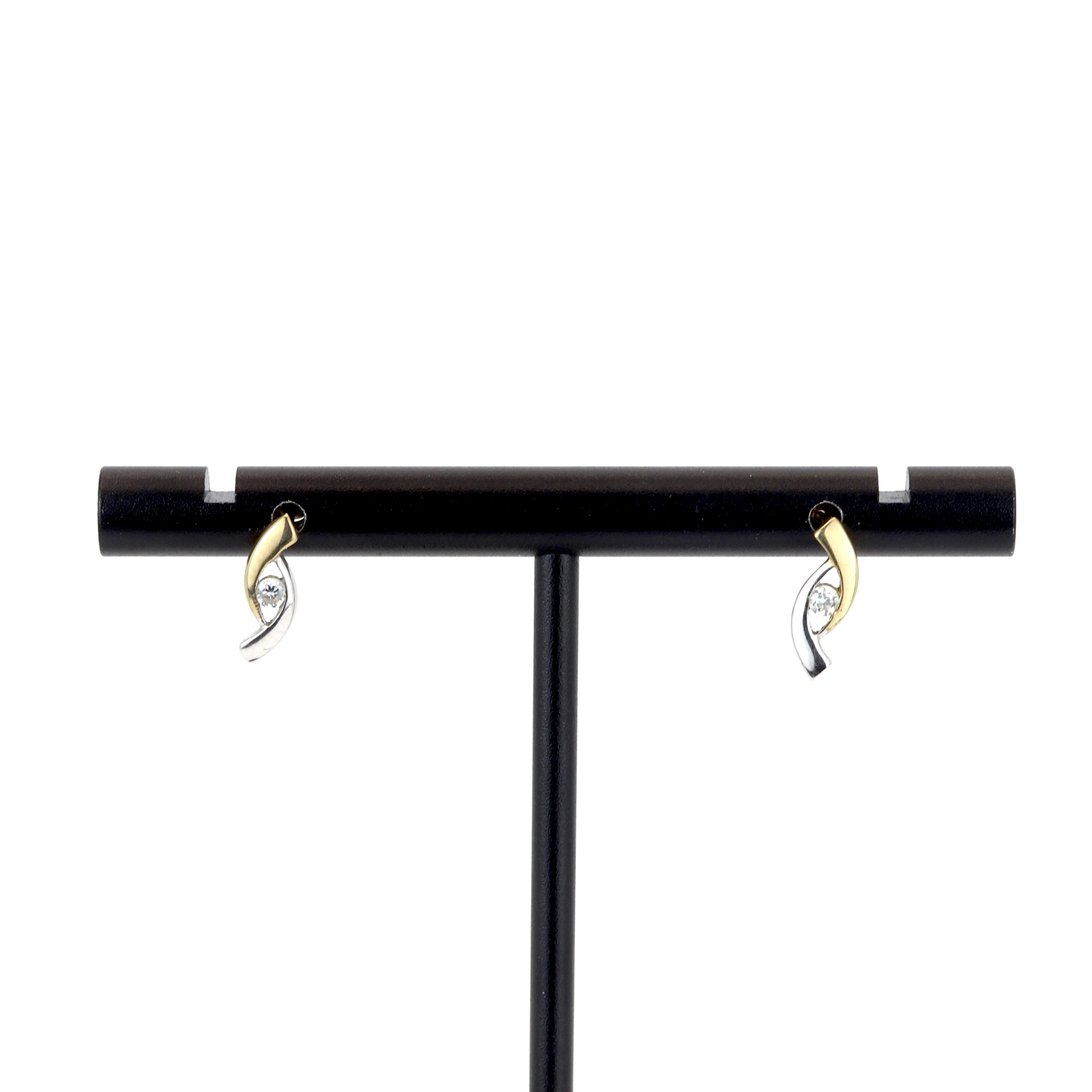 9CT GOLD EARRINGS.