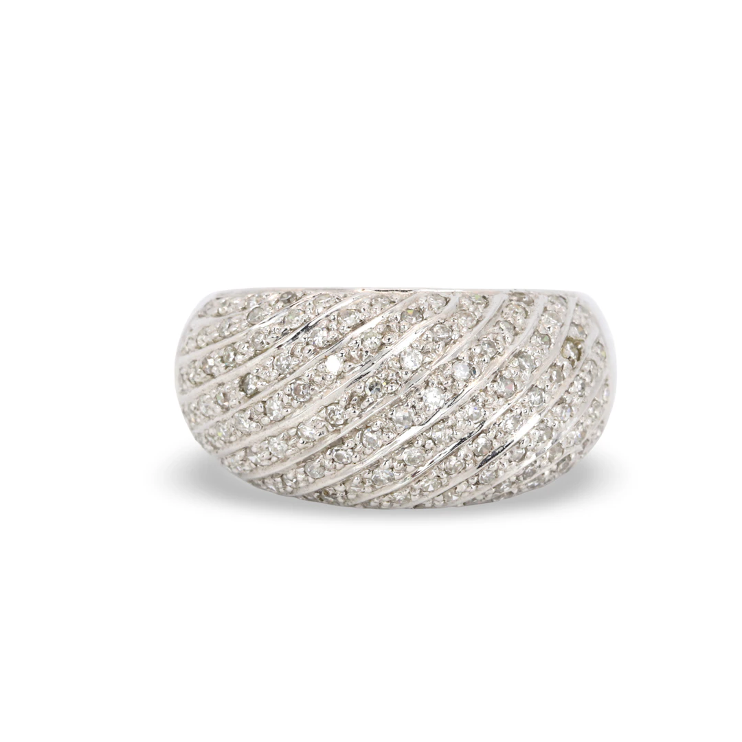 14CT GOLD DIAMOND CLUSTER RING.