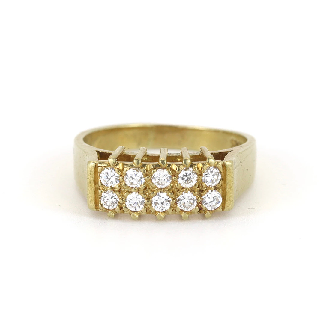 18Ct GOLD DIAMOND RING.