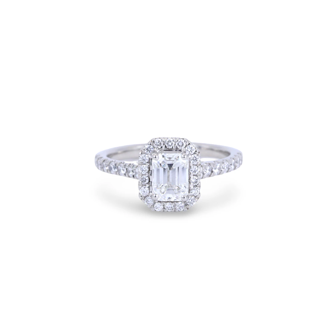 PLATINUM VVS1 DIAMOND SET RING.