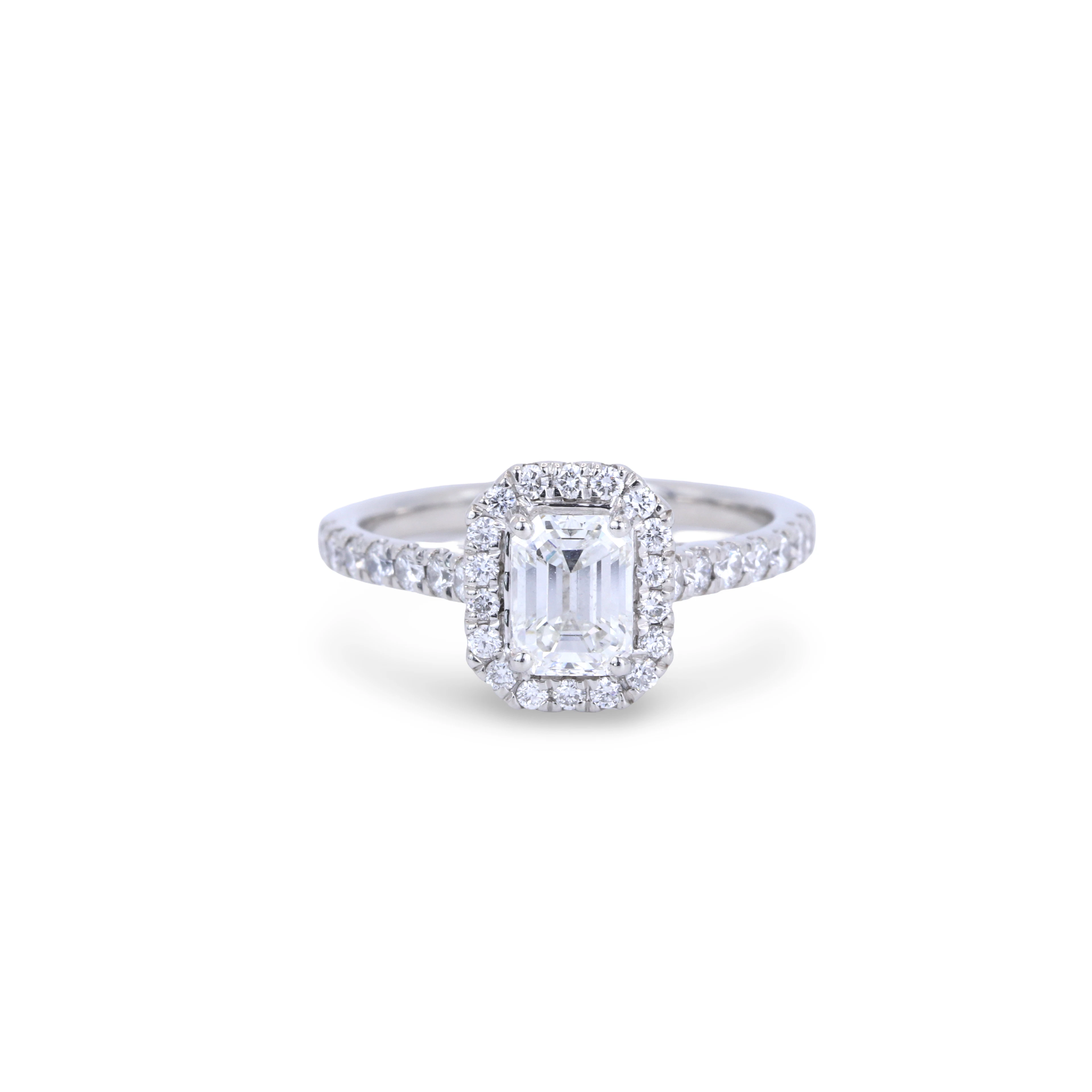 PLATINUM VVS1 DIAMOND SET RING.