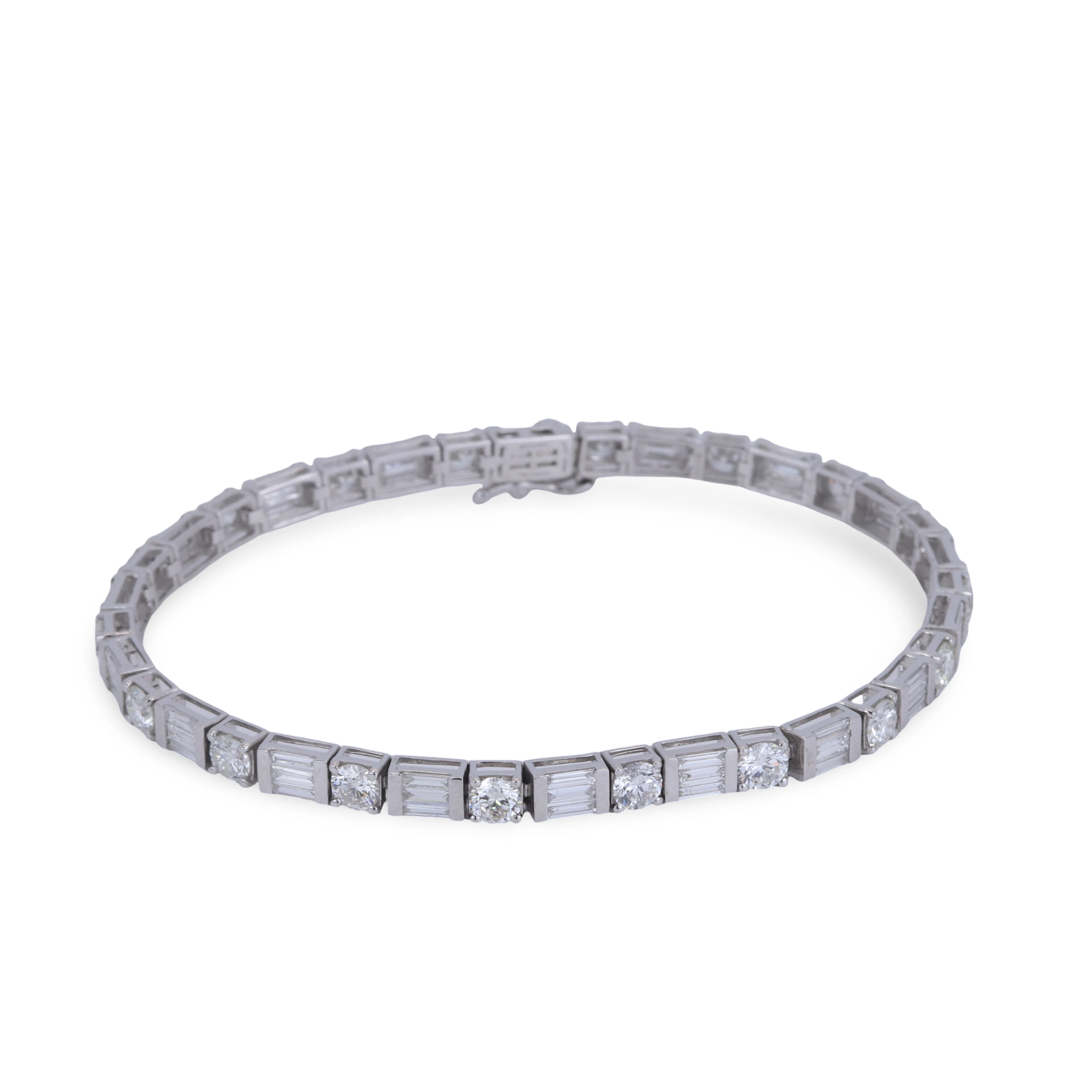 18CT GOLD (6.8CT) DIAMOND BRACELET.