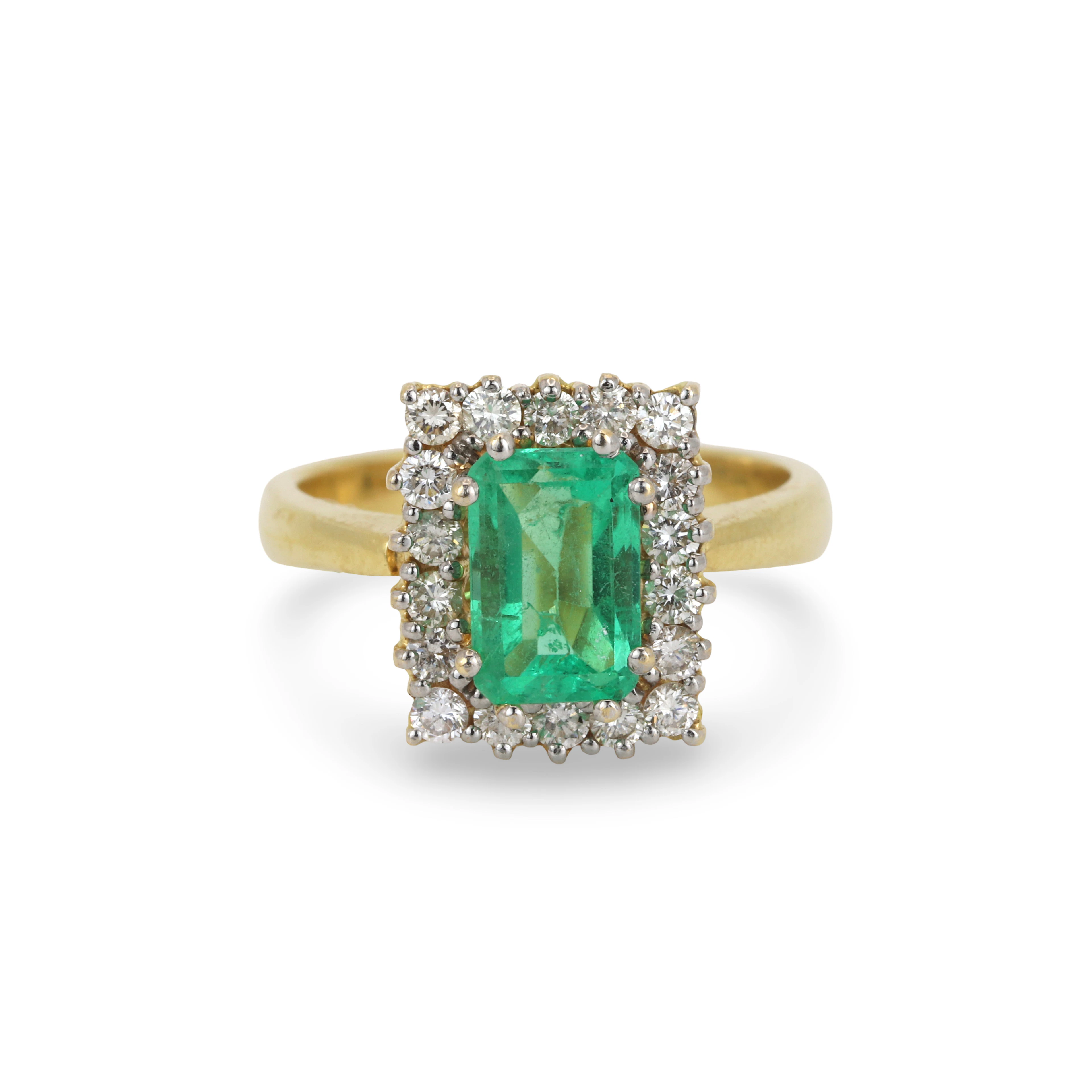 18CT GOLD COLUMBIAN EMERALD AND DIA RING.
