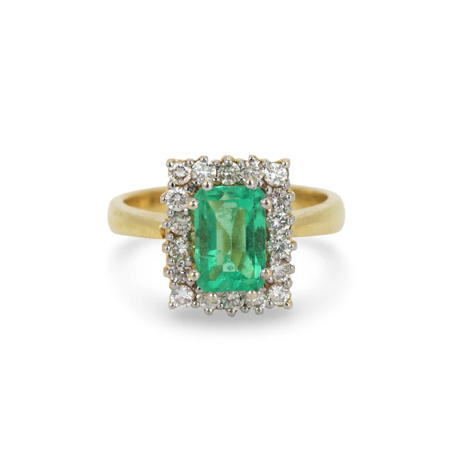 18CT GOLD COLUMBIAN EMERALD AND DIA RING.