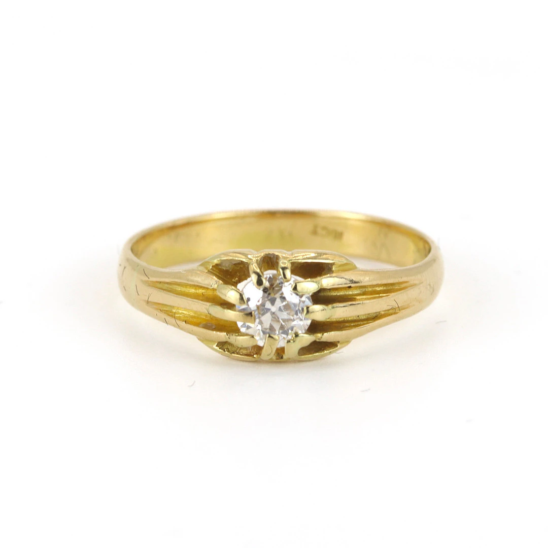 18CT GOLD OLD CUT DIAMOND RING.