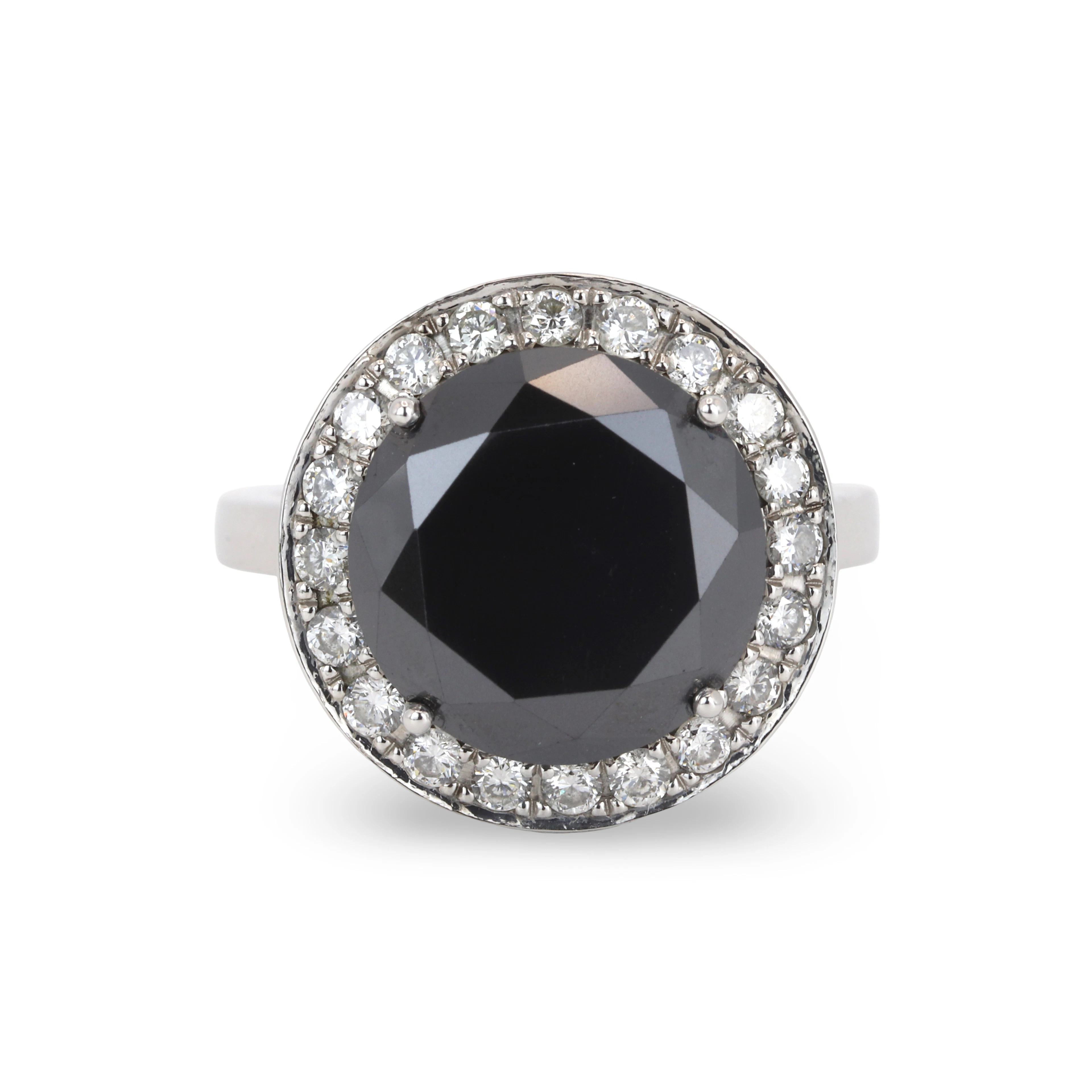18CT GOLD (7CT) BLACK DIAMOND RING.