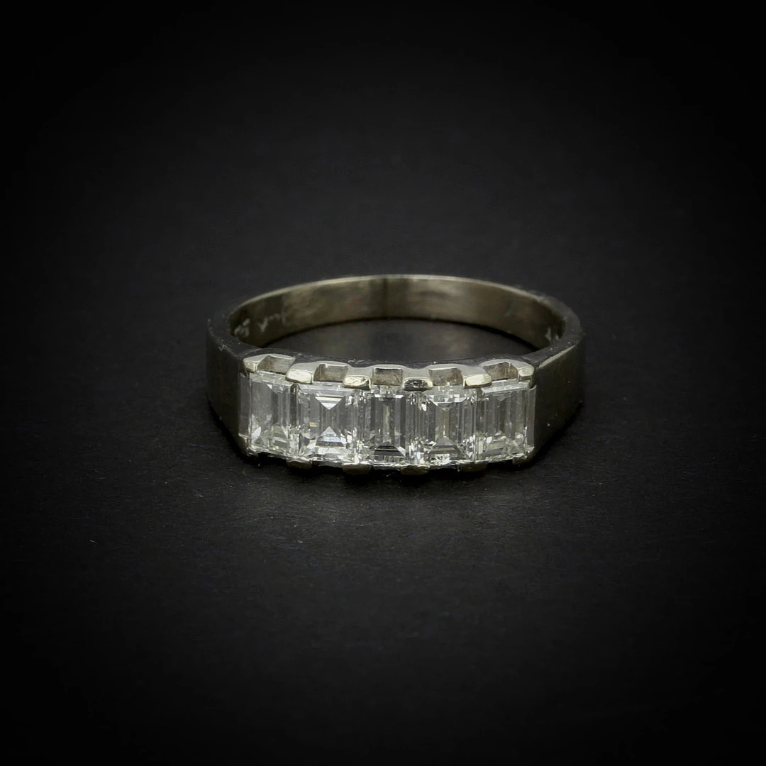 14CT GOLD CUT DIAMOND RING.