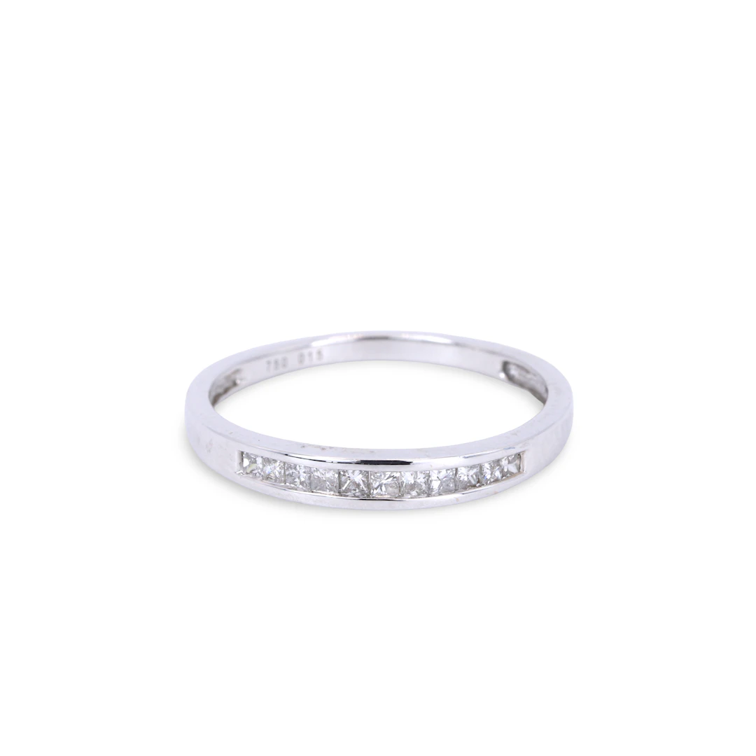 18CT GOLD DIAMOND HALF ETERINTY RING.