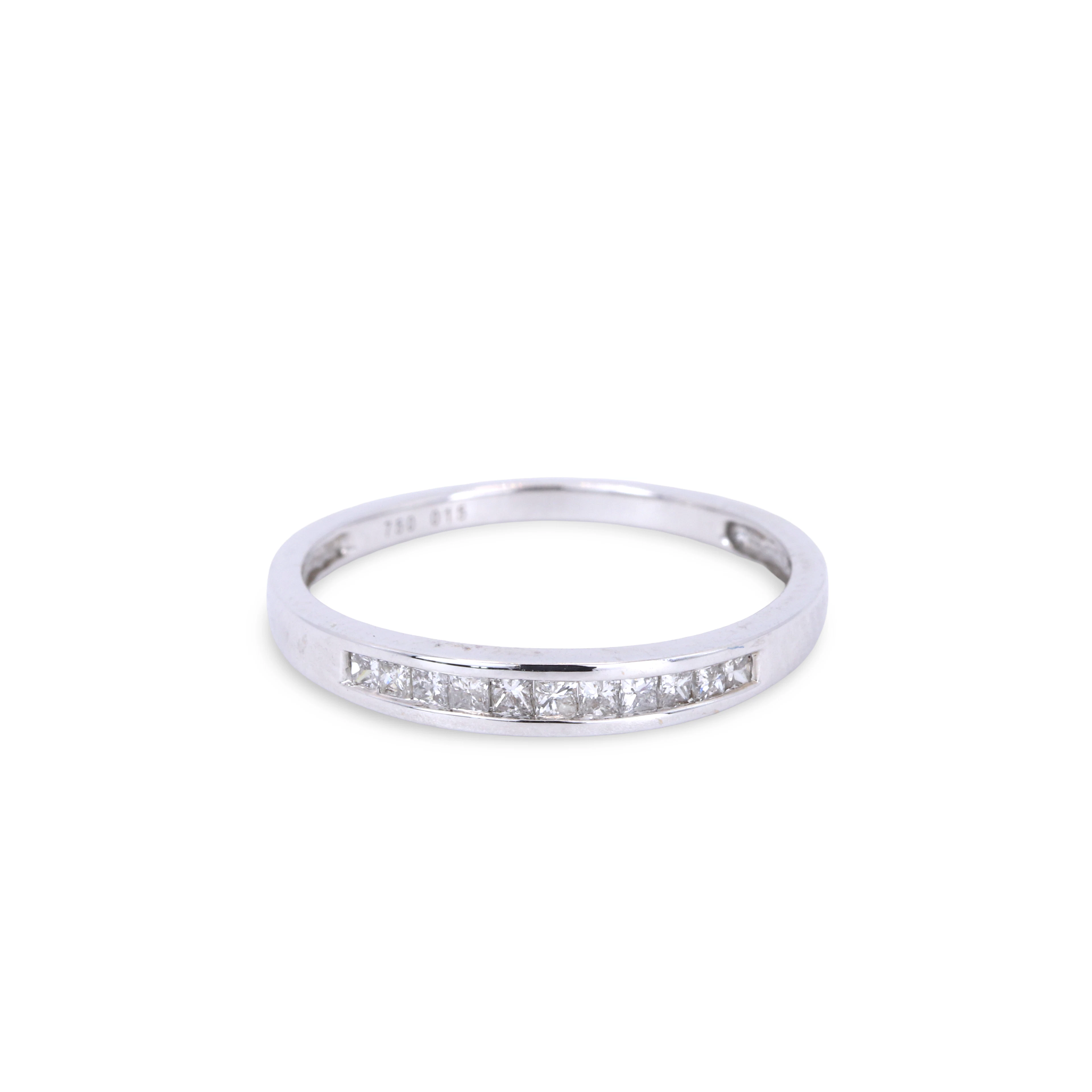 18CT GOLD DIAMOND HALF ETERINTY RING.