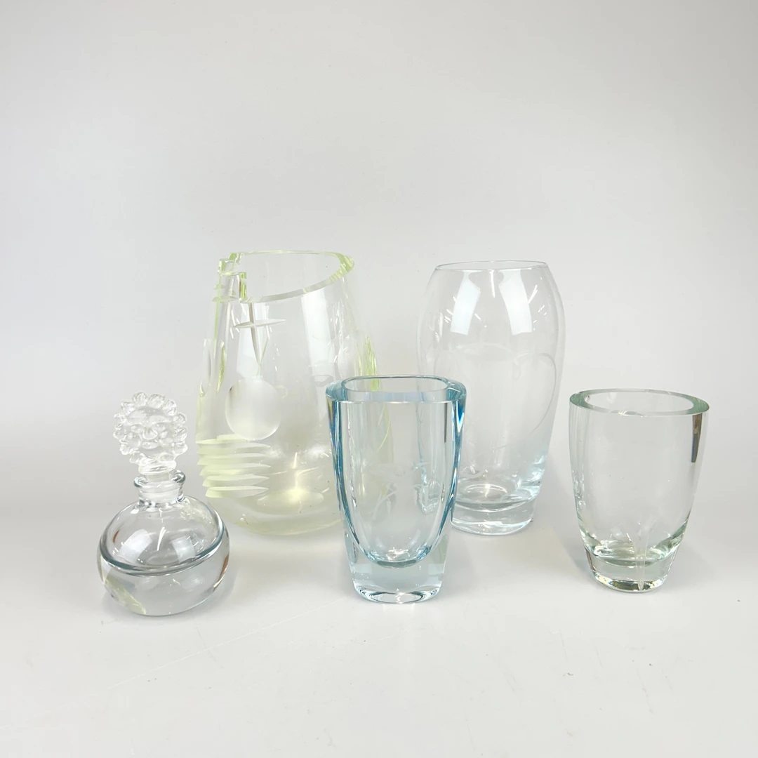 FIVE ART GLASS ITEMS.