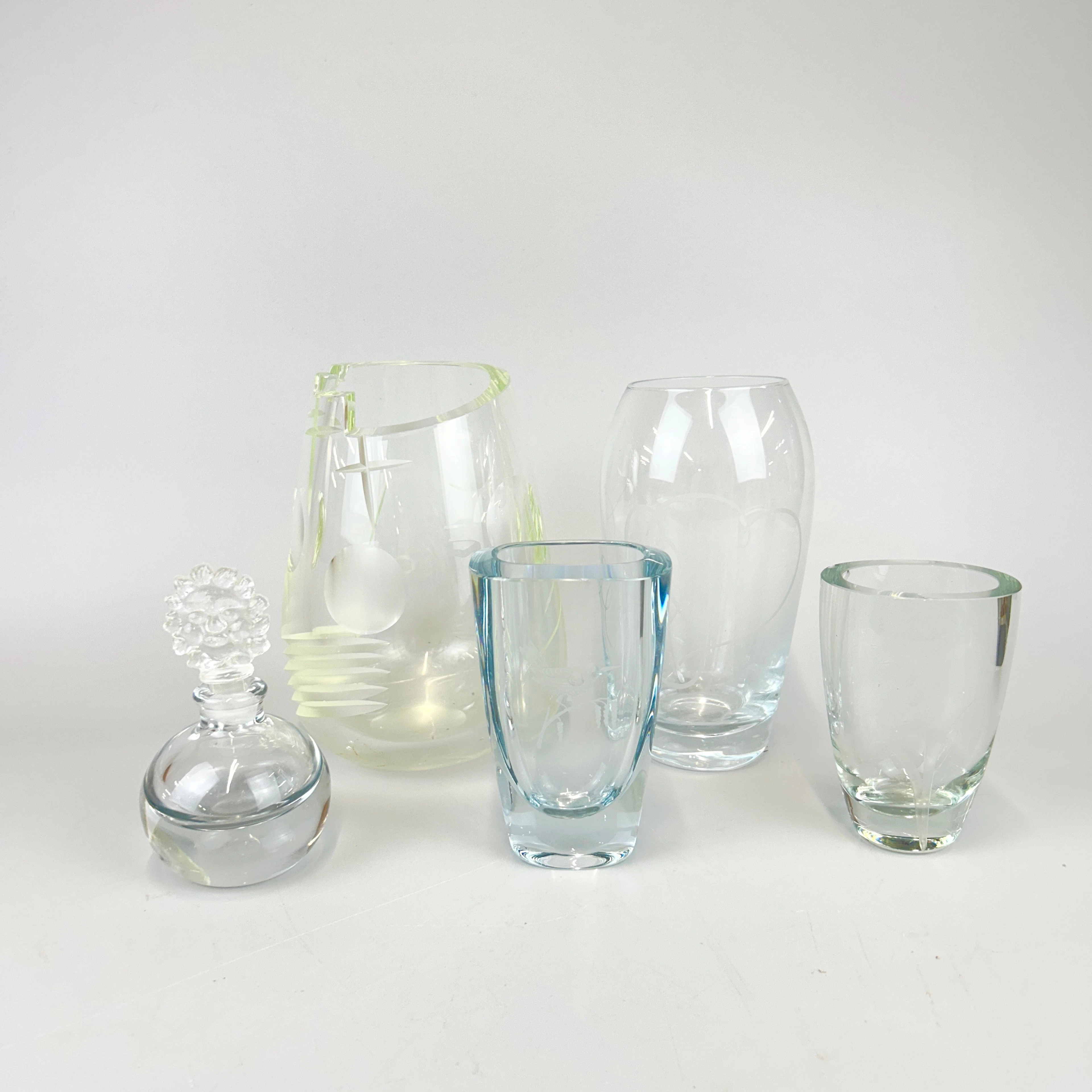 FIVE ART GLASS ITEMS.