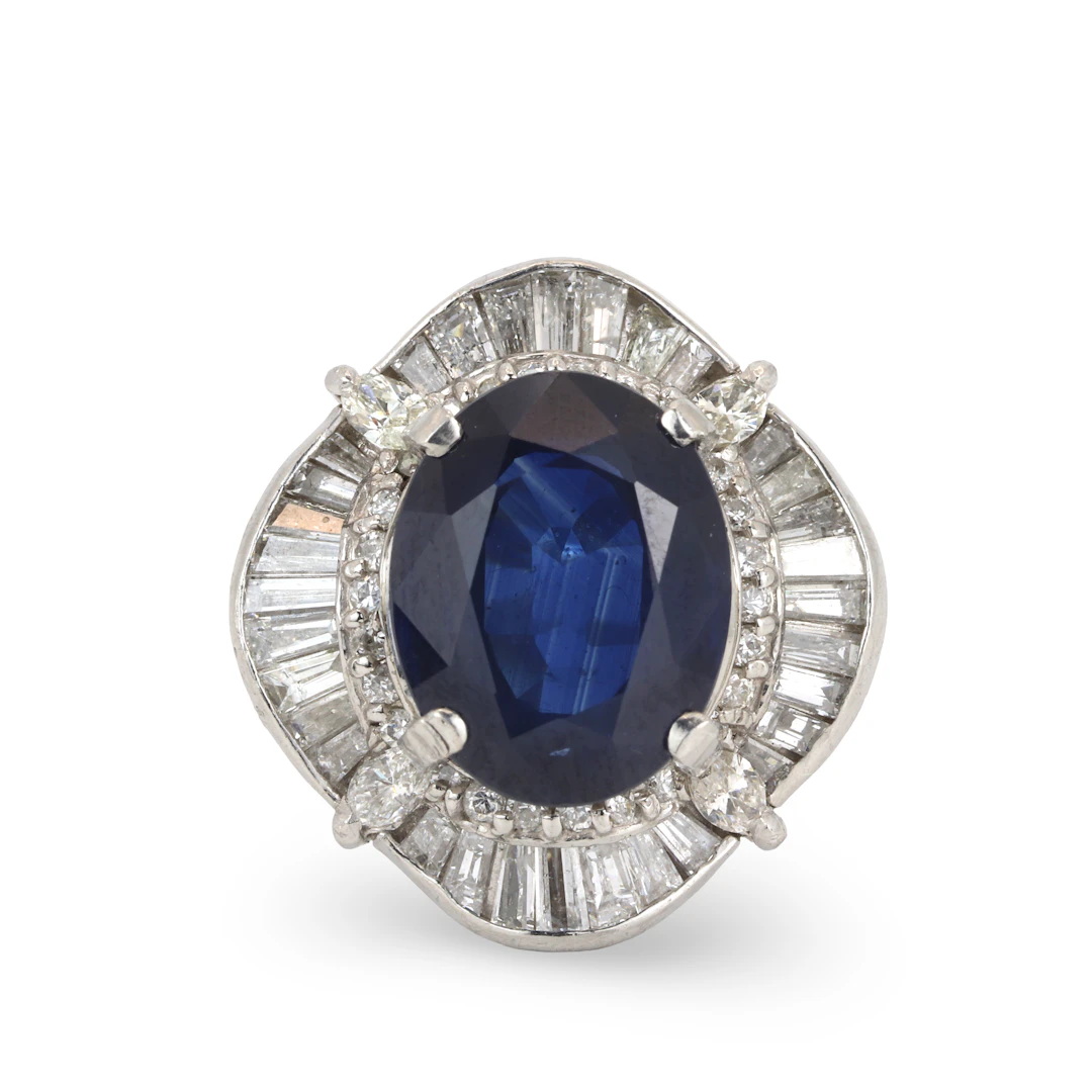 PLATINUM SAPPHIRE & DIAMOND RING.
