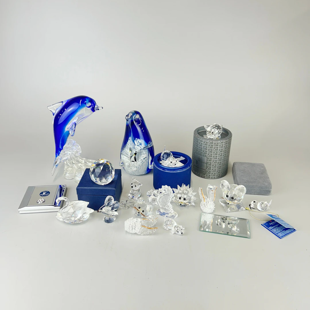 SWAROVSKI AND OTHER GLASS ITEMS.