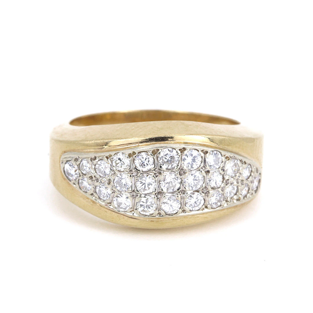 18CT GOLD DIAMOND CLUSTER RING.